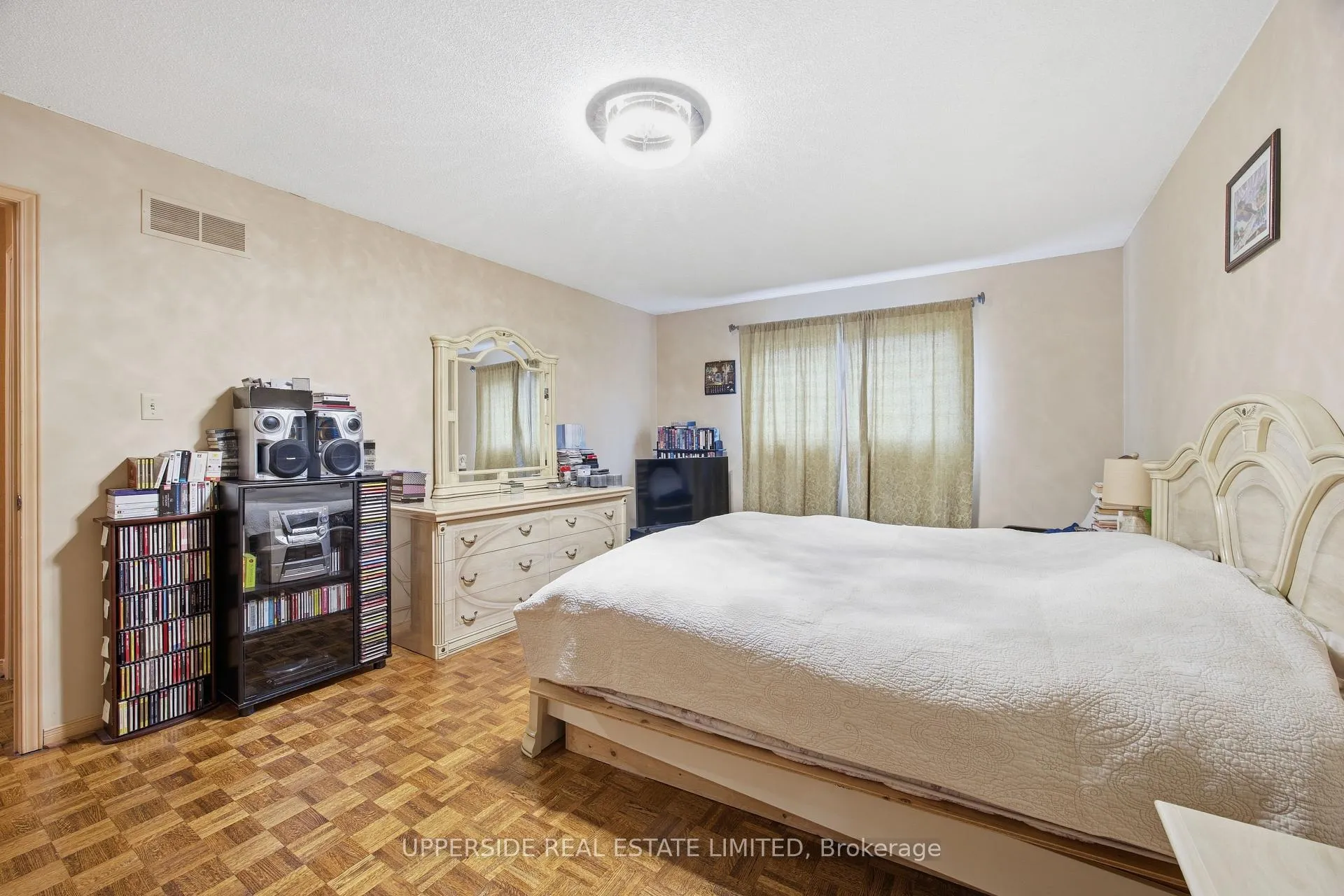 Photo 23 of 691 York Hill Boulevard, Vaughan, Crestwood-Springfarm-Yorkhill — HOMEH