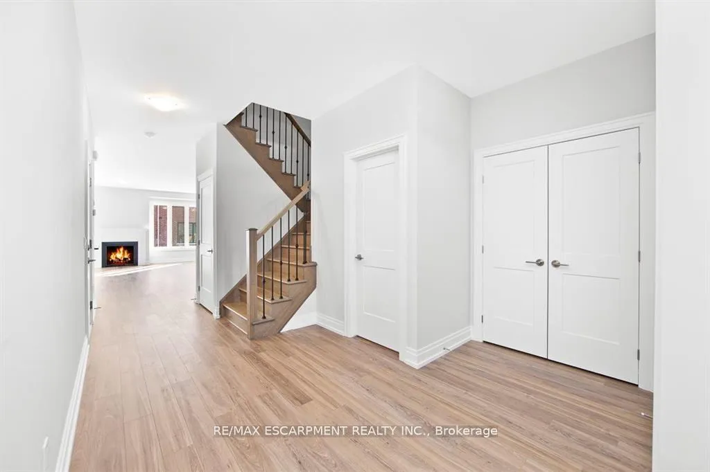 Photo 2 of 46 Kenesky Drive, Hamilton, Waterdown — HOMEH