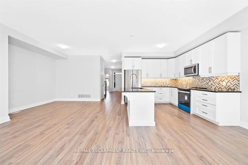 Photo 3 of 46 Kenesky Drive, Hamilton, Waterdown — HOMEH