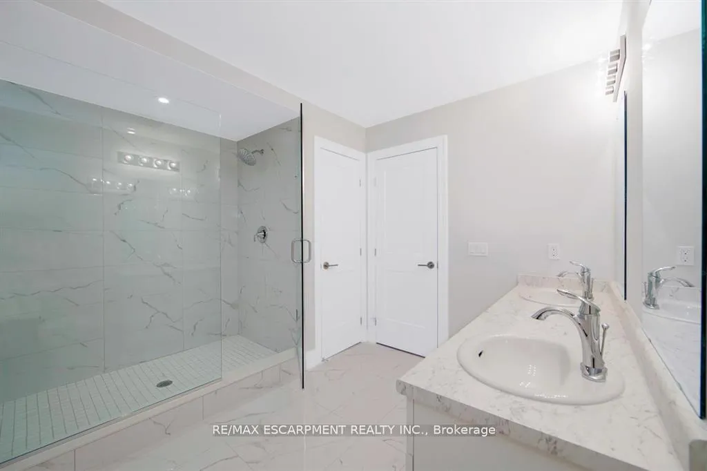 Photo 13 of 46 Kenesky Drive, Hamilton, Waterdown — HOMEH