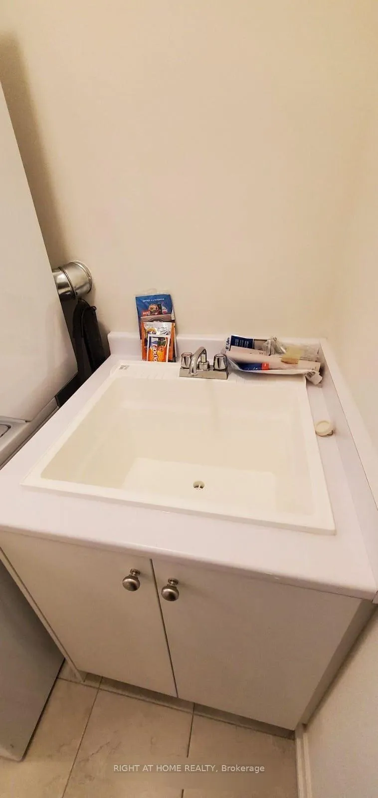 Photo 17 of 1554 Moonseed Place, Milton, Cobban — HOMEH