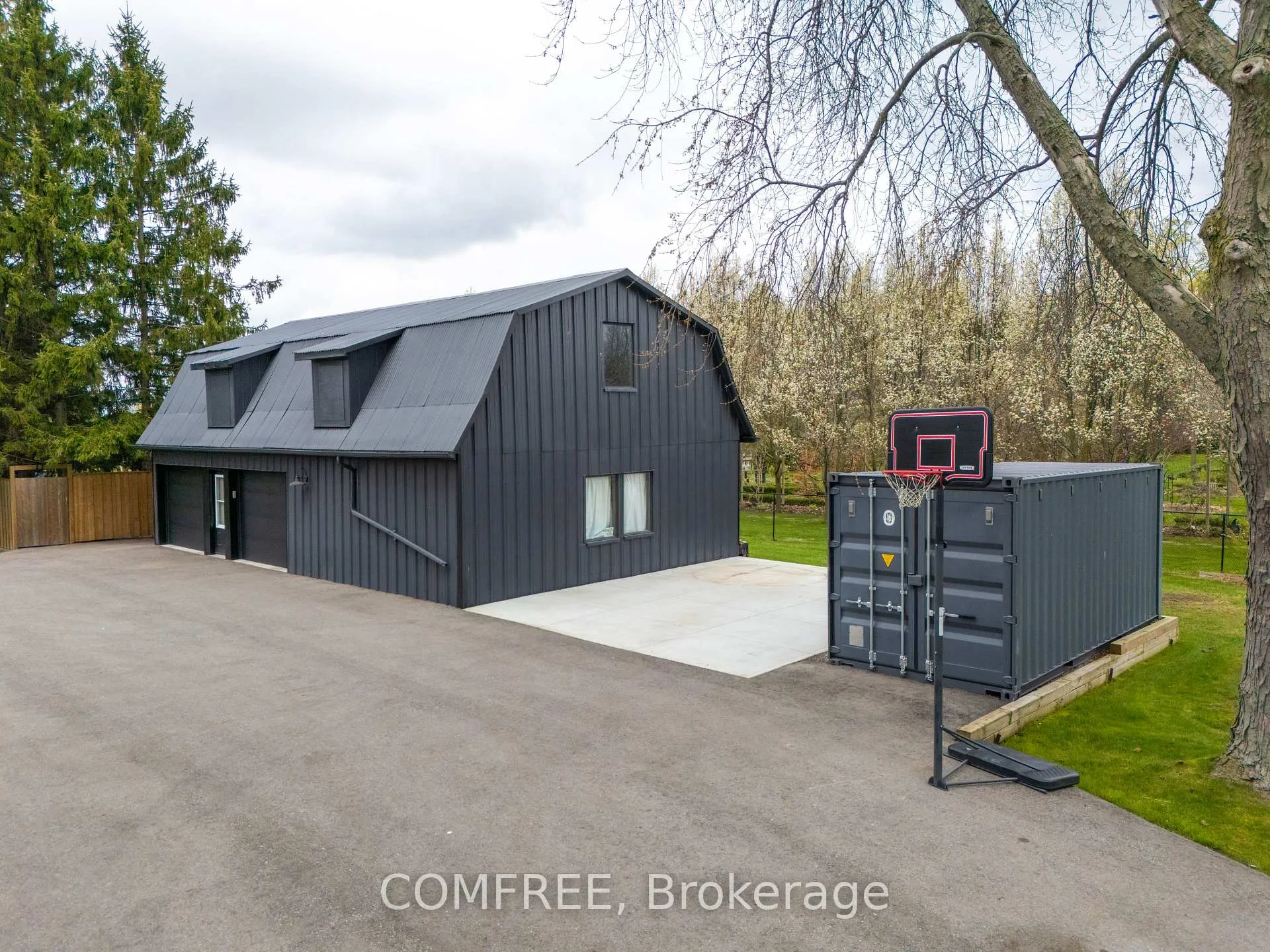 Photo 35 of 15 Orkney Road, Hamilton, Rural Flamborough — HOMEH