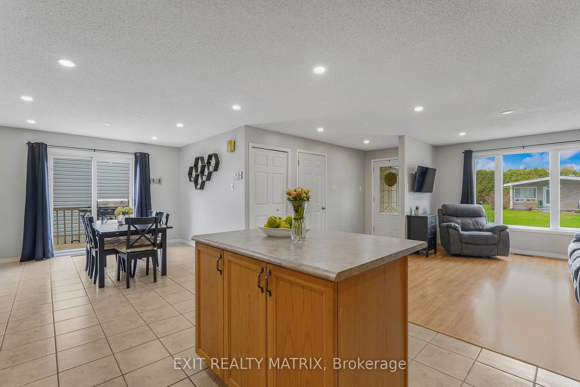 Photo 10 of Unit B, 2 Gloss Street, North Stormont, North Stormont (Finch) Twp — HOMEH