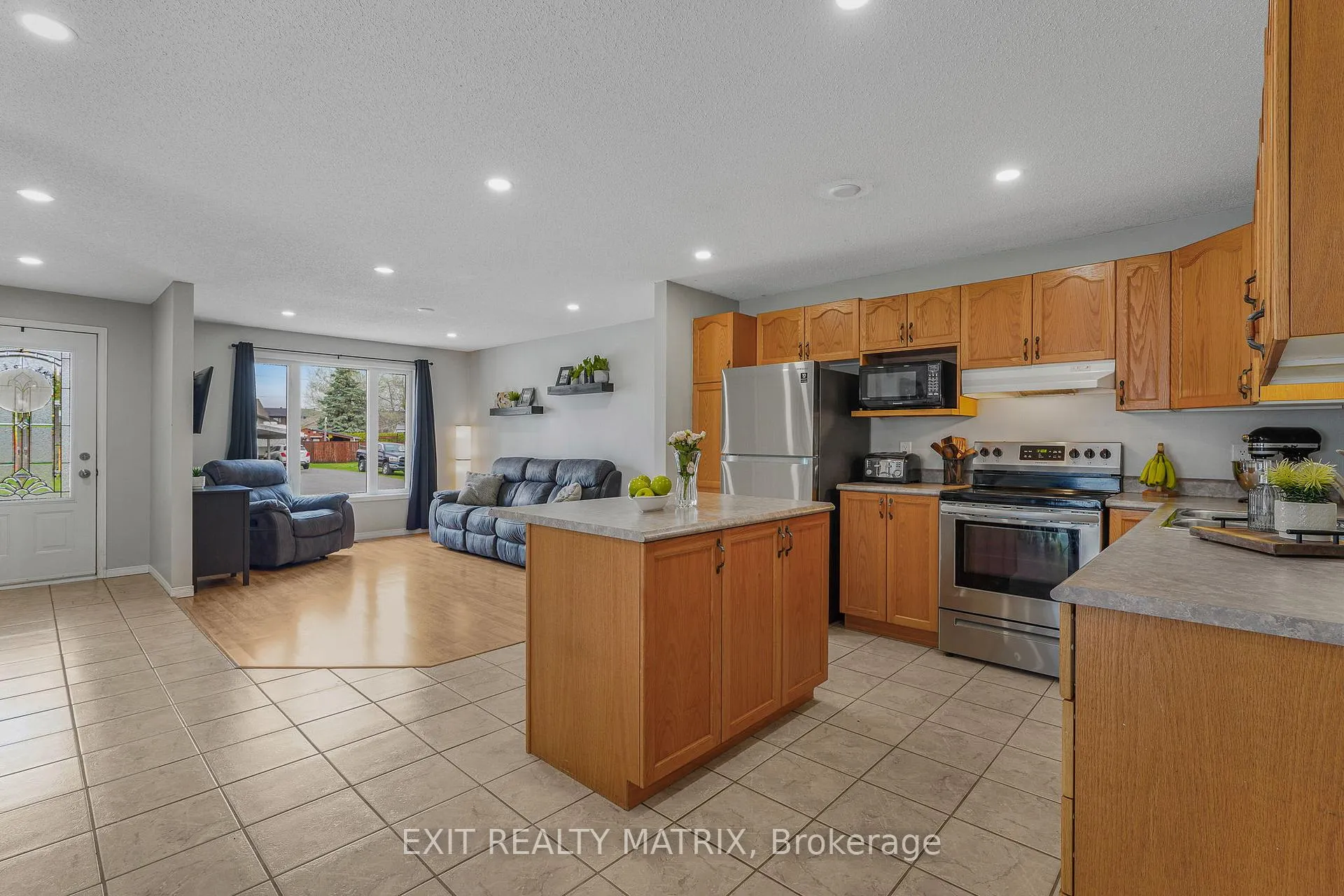 Photo 11 of Unit B, 2 Gloss Street, North Stormont, North Stormont (Finch) Twp — HOMEH