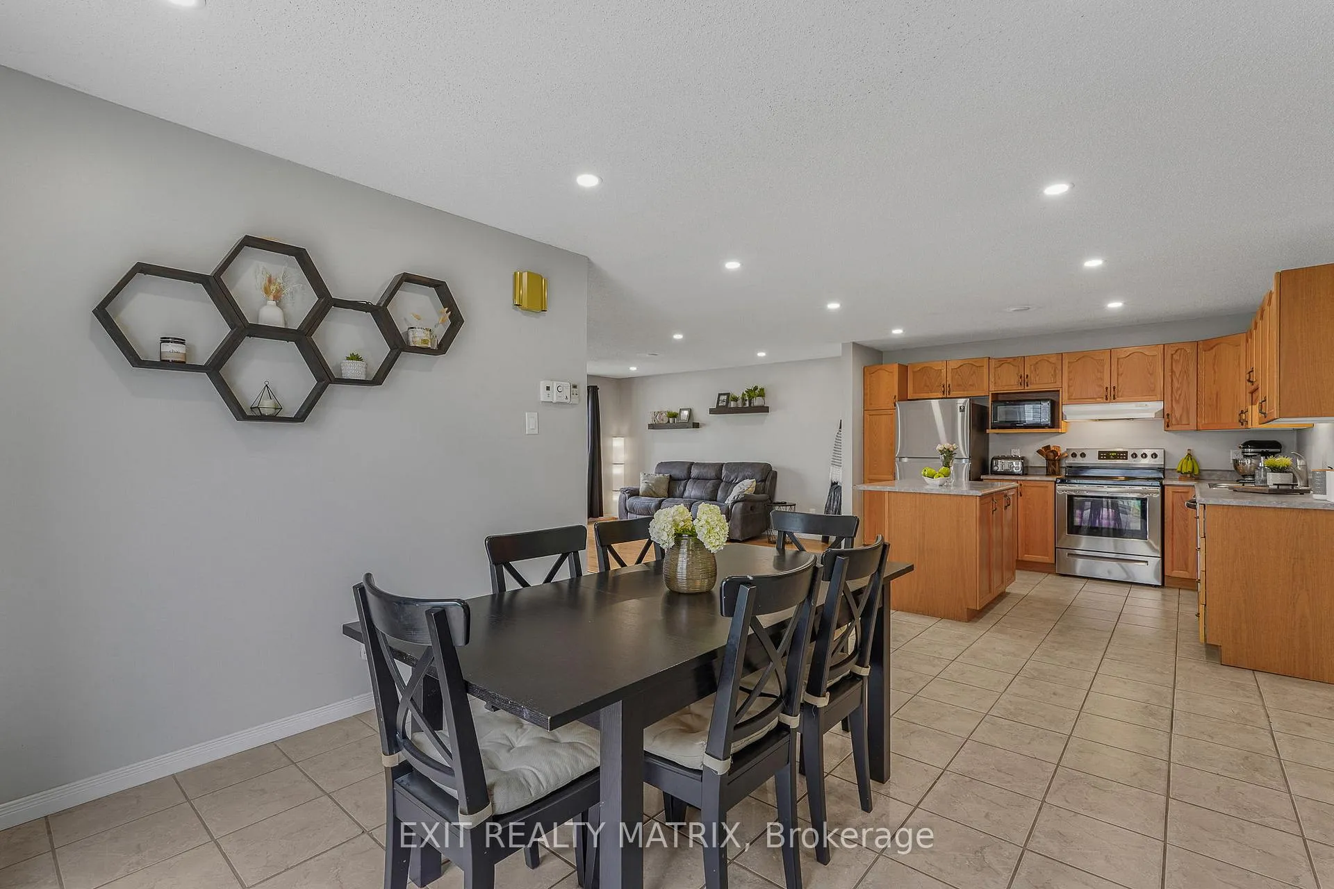 Photo 13 of Unit B, 2 Gloss Street, North Stormont, North Stormont (Finch) Twp — HOMEH