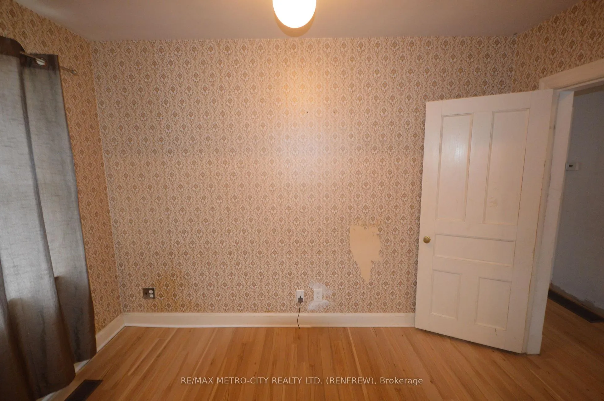 Photo 6 of 143 Munroe Avenue W, Renfrew — HOMEH