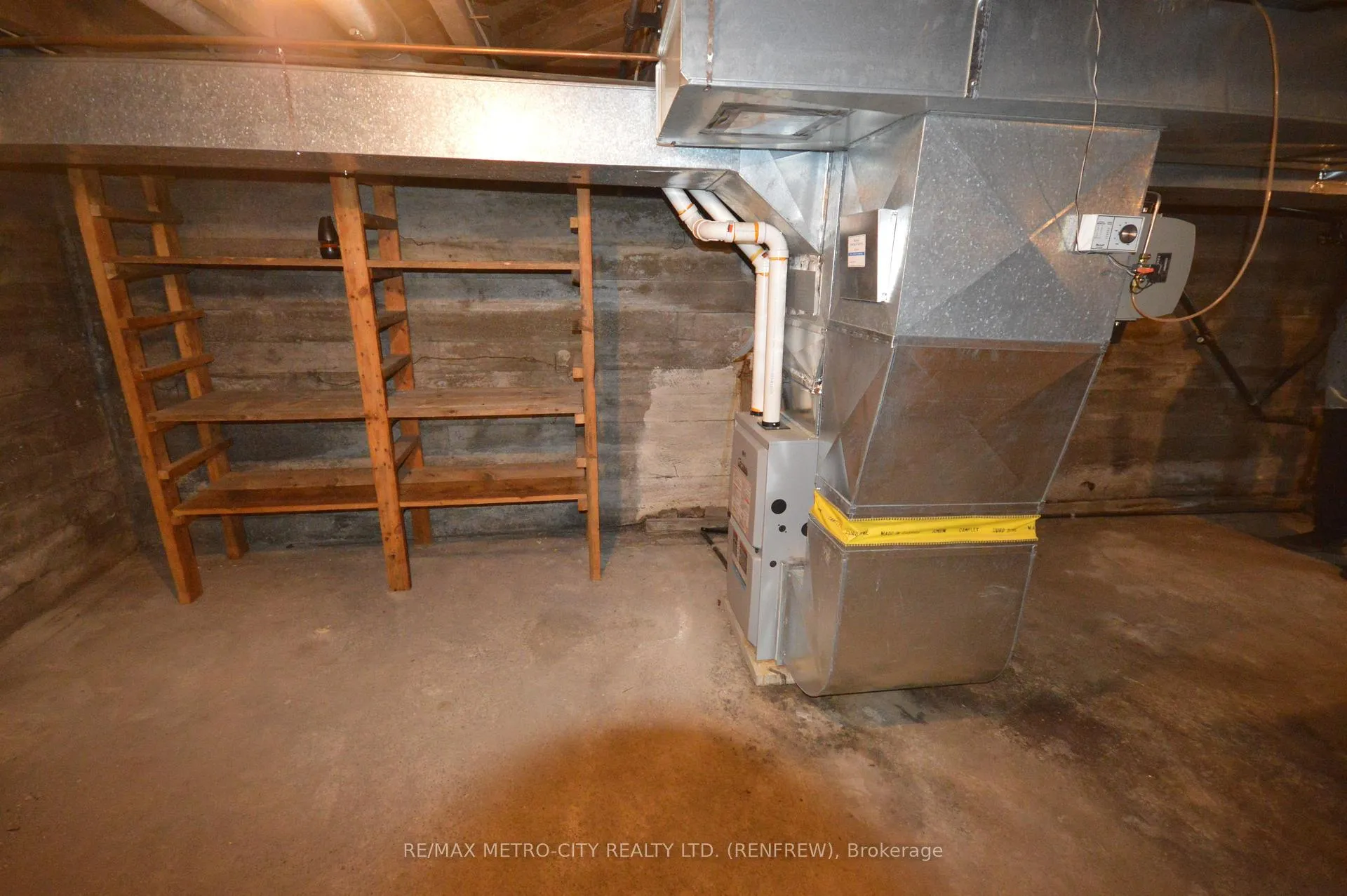 Photo 13 of 143 Munroe Avenue W, Renfrew — HOMEH