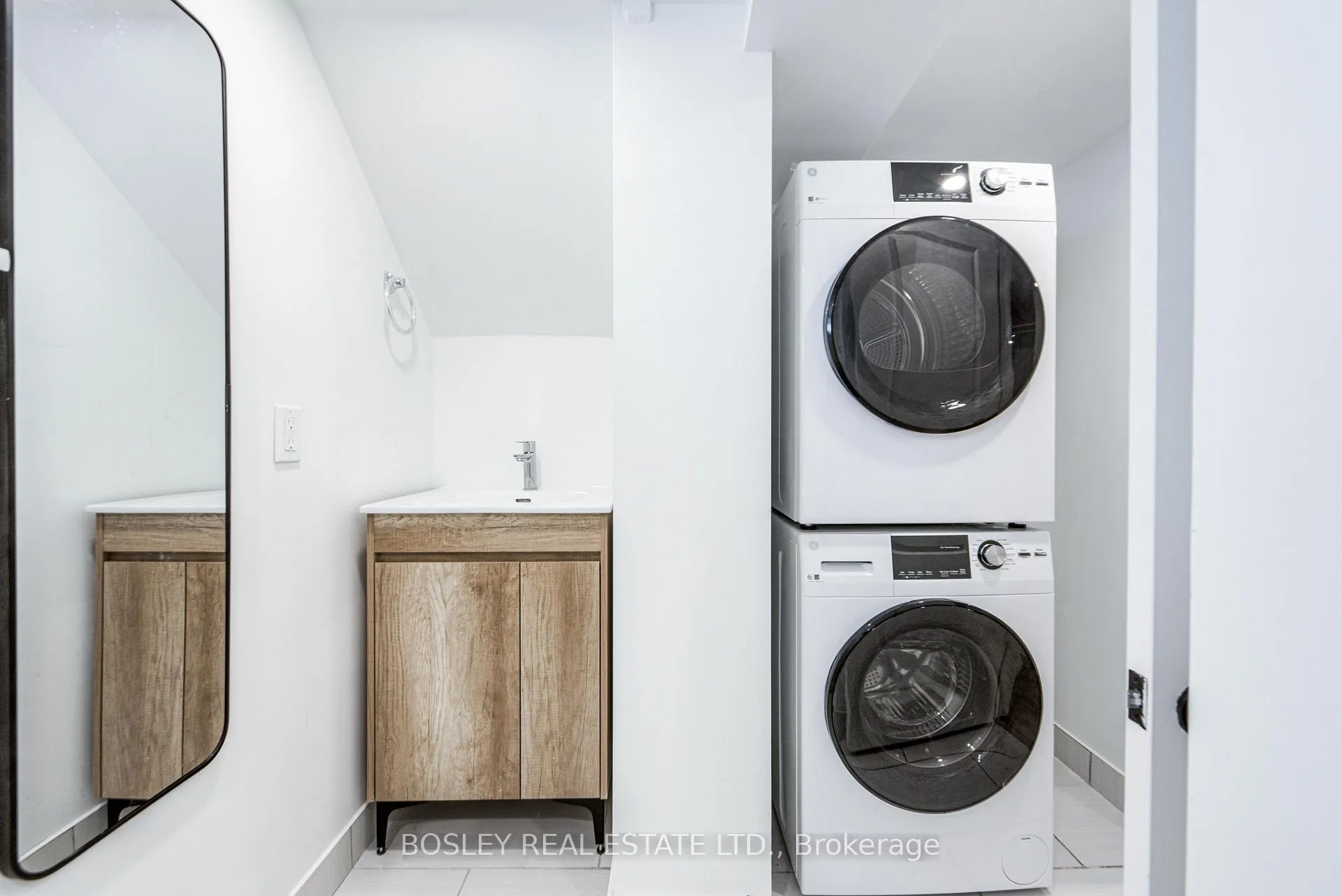 Photo 8 of Unit UNIT A, 13 Ravina Crescent, Toronto, Blake-Jones — HOMEH