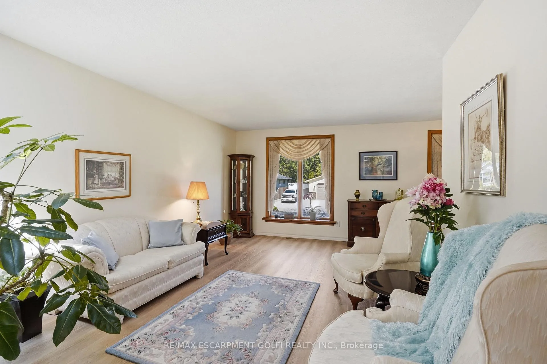 Photo 2 of 13 Fallingbrook Drive, Pelham, Fonthill — HOMEH