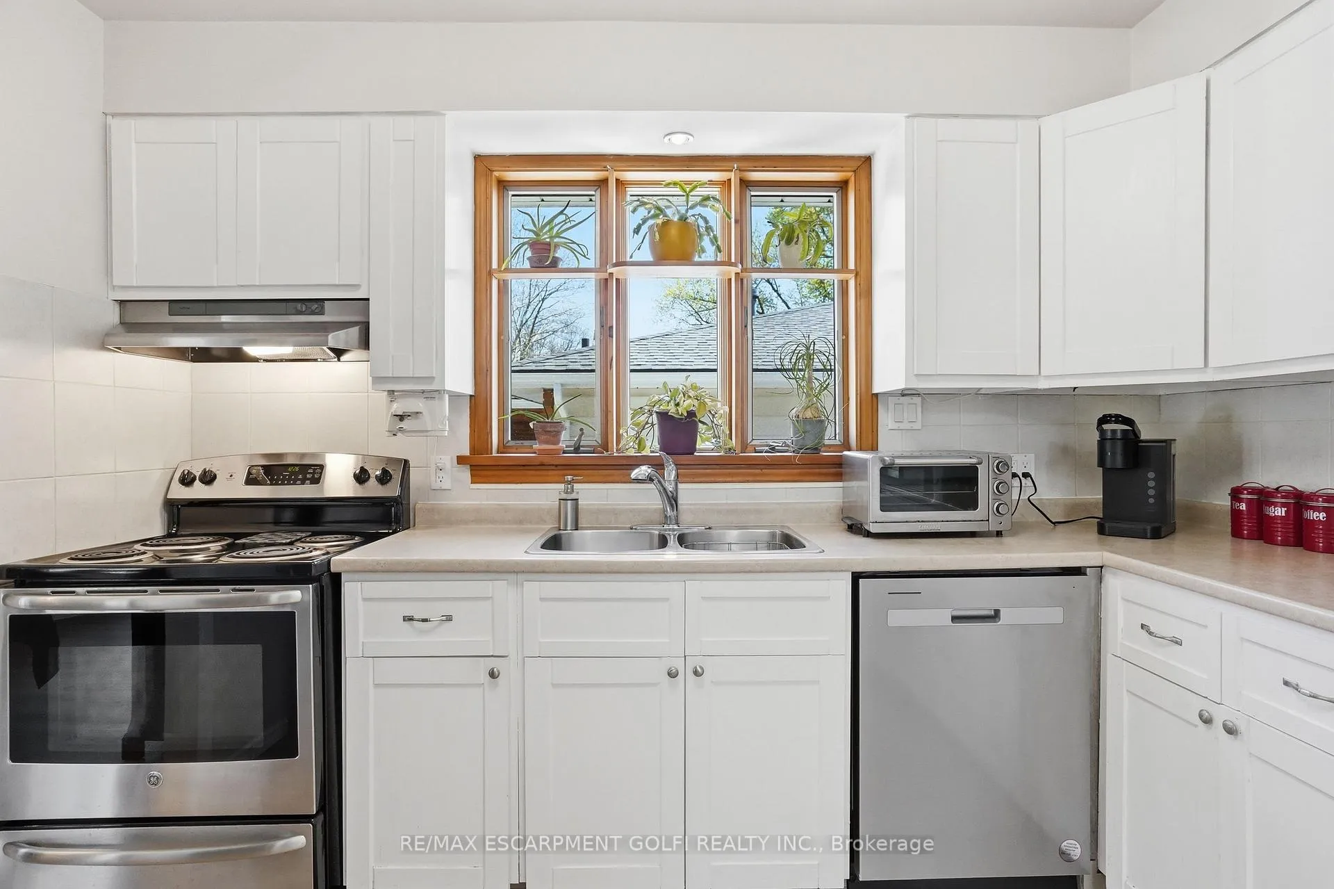 Photo 9 of 13 Fallingbrook Drive, Pelham, Fonthill — HOMEH