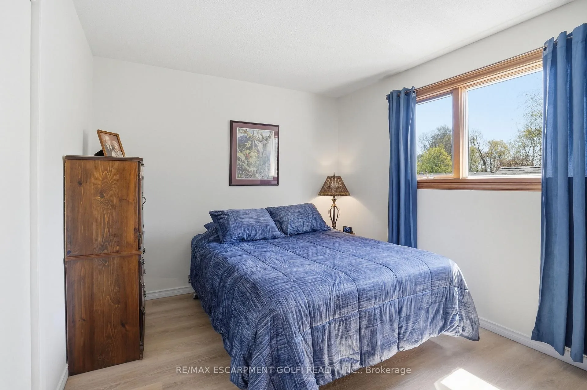Photo 11 of 13 Fallingbrook Drive, Pelham, Fonthill — HOMEH