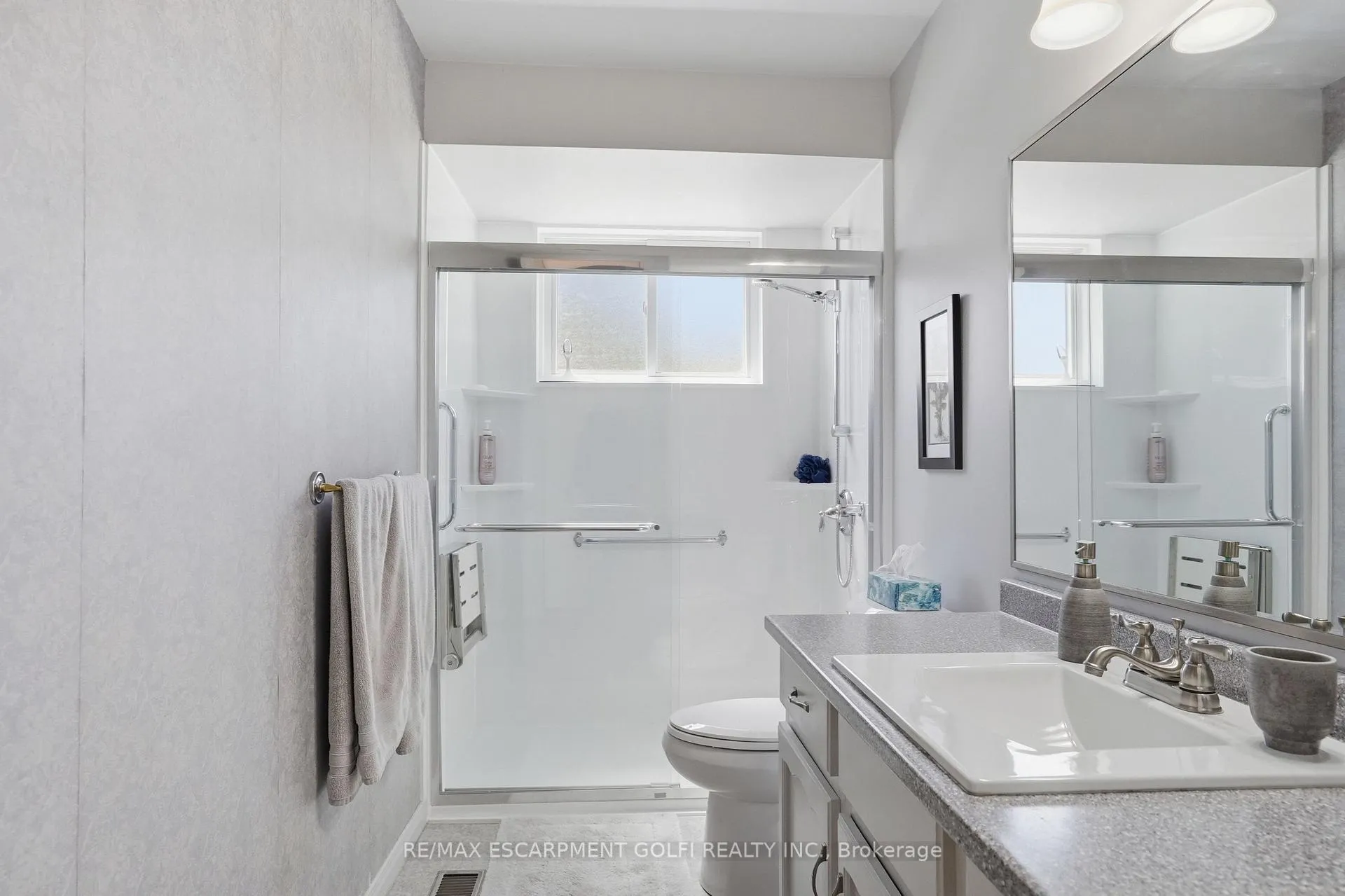 Photo 12 of 13 Fallingbrook Drive, Pelham, Fonthill — HOMEH