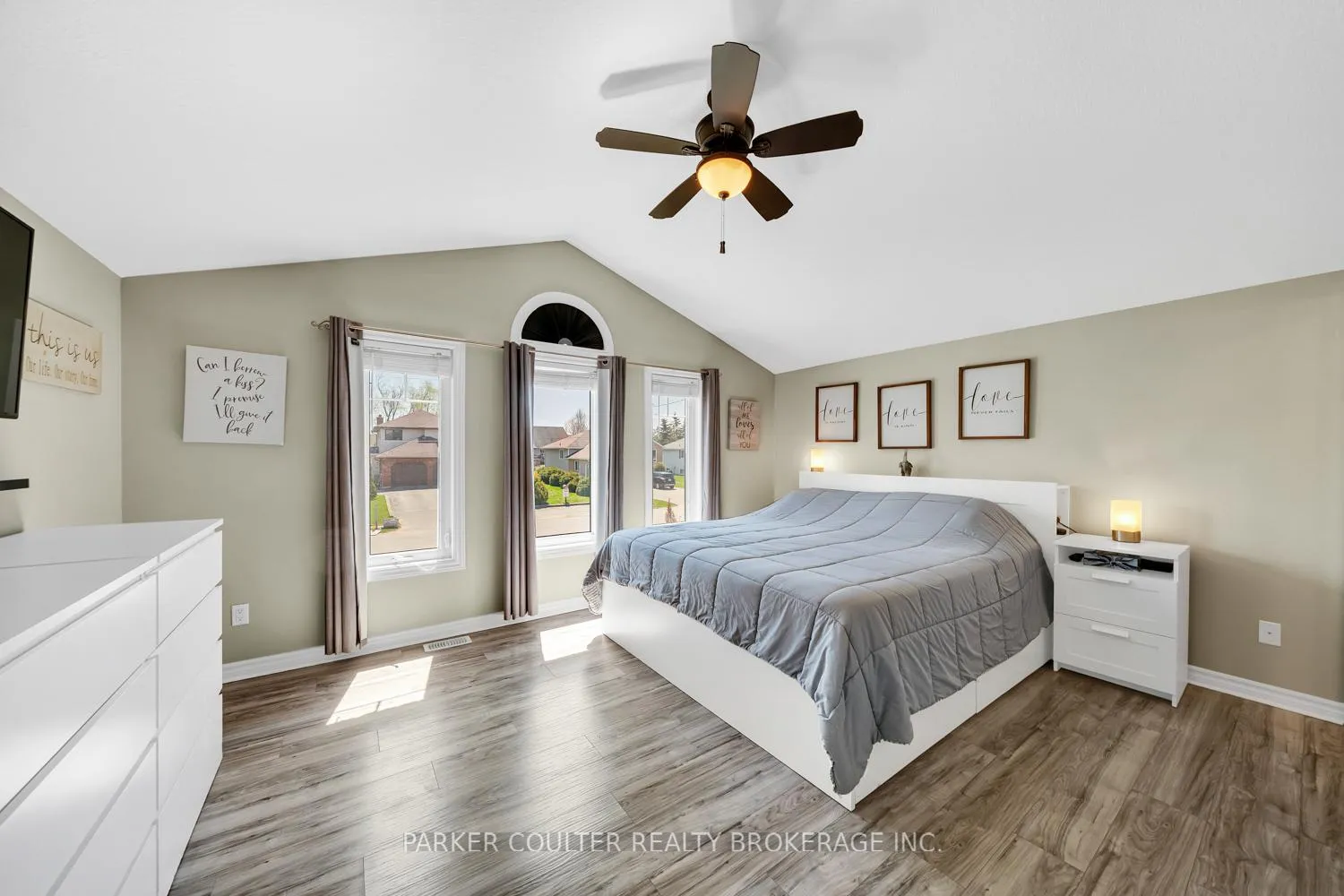 Photo 18 of 219 Centre Street, Clearview, Stayner — HOMEH
