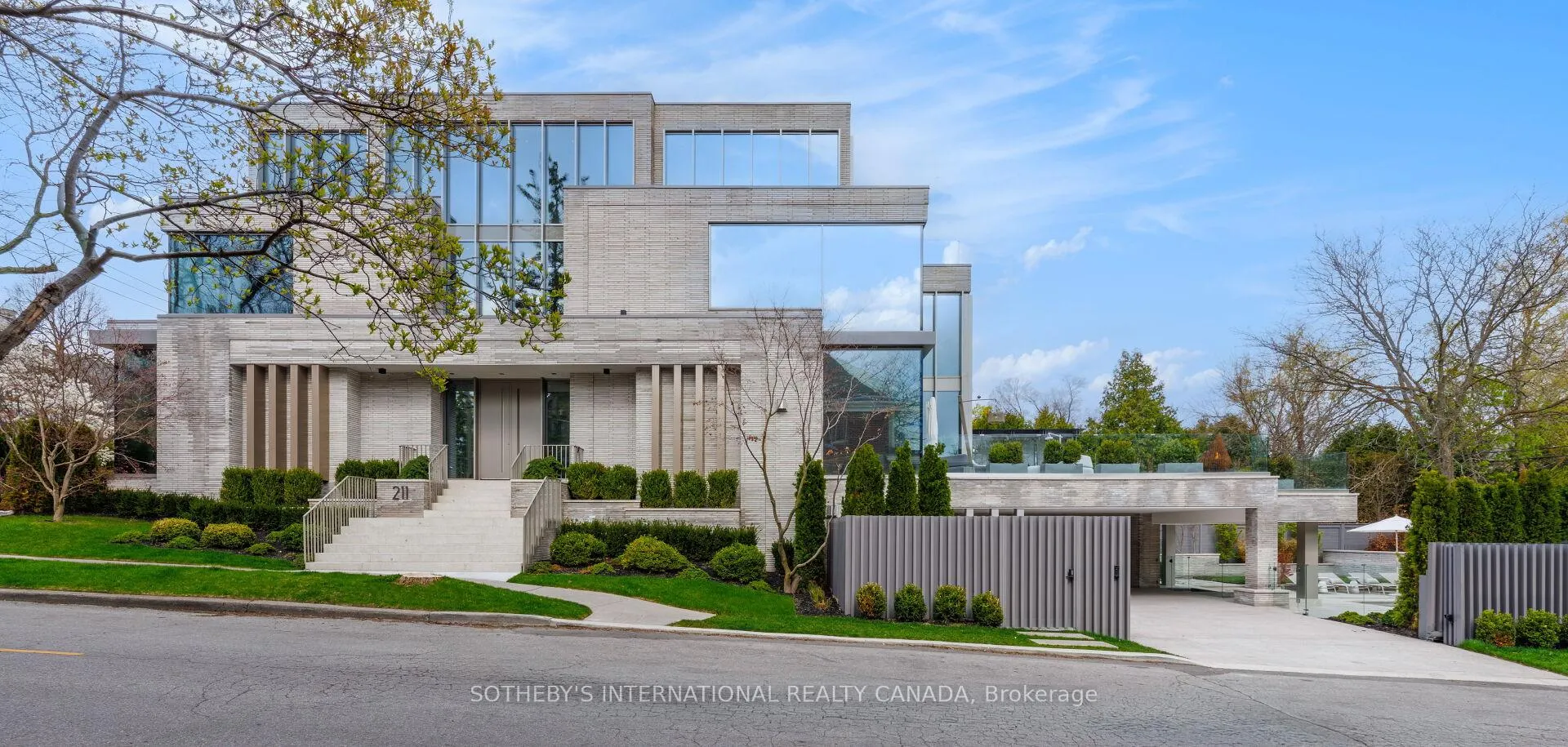 Front of 211 Dunvegan Road
