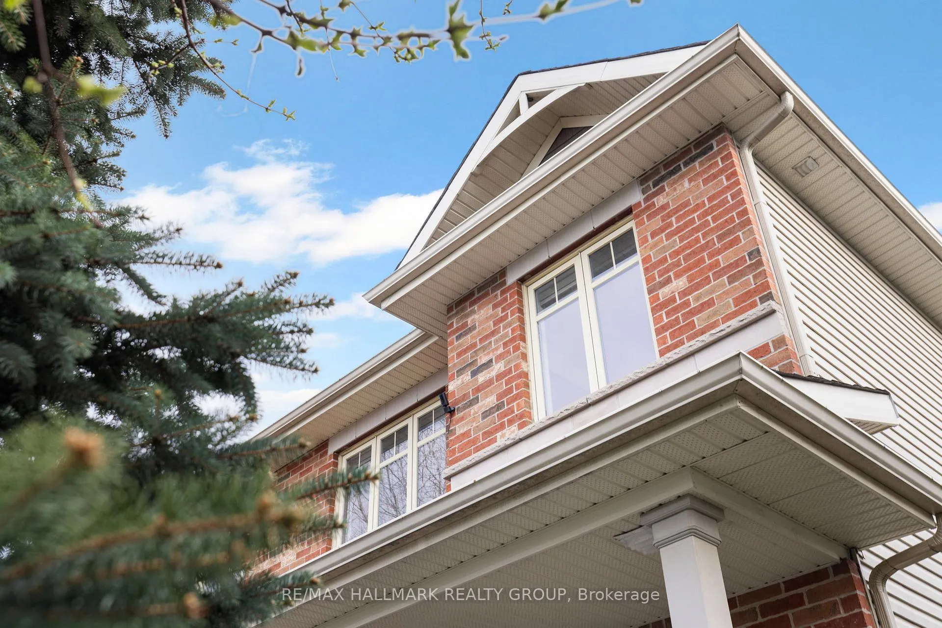 Photo 2 of 610 Everlasting Crescent, Ottawa, Springridge/East Village — HOMEH