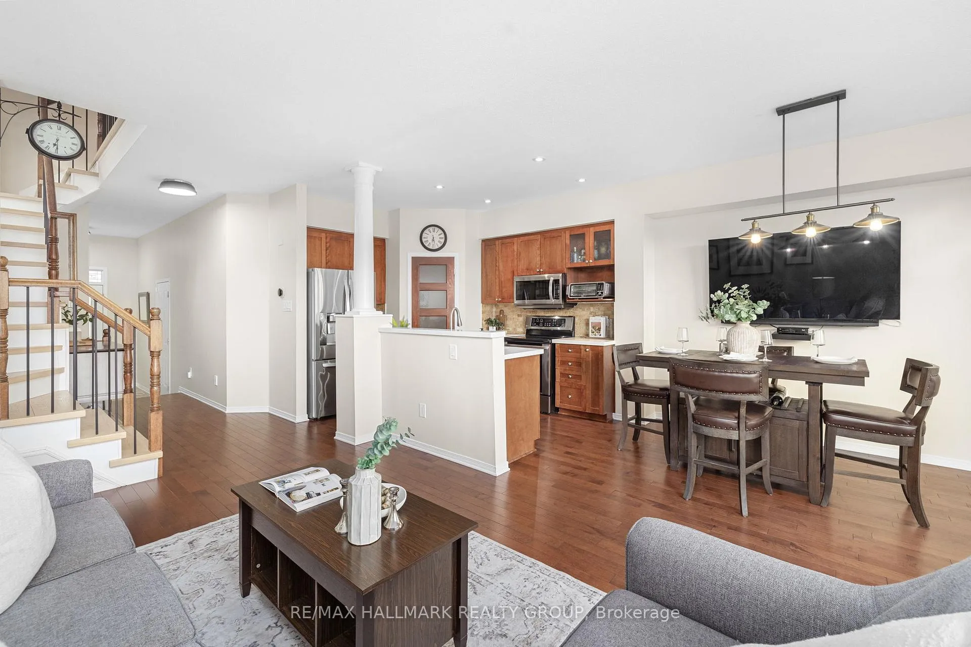 Photo 10 of 610 Everlasting Crescent, Ottawa, Springridge/East Village — HOMEH