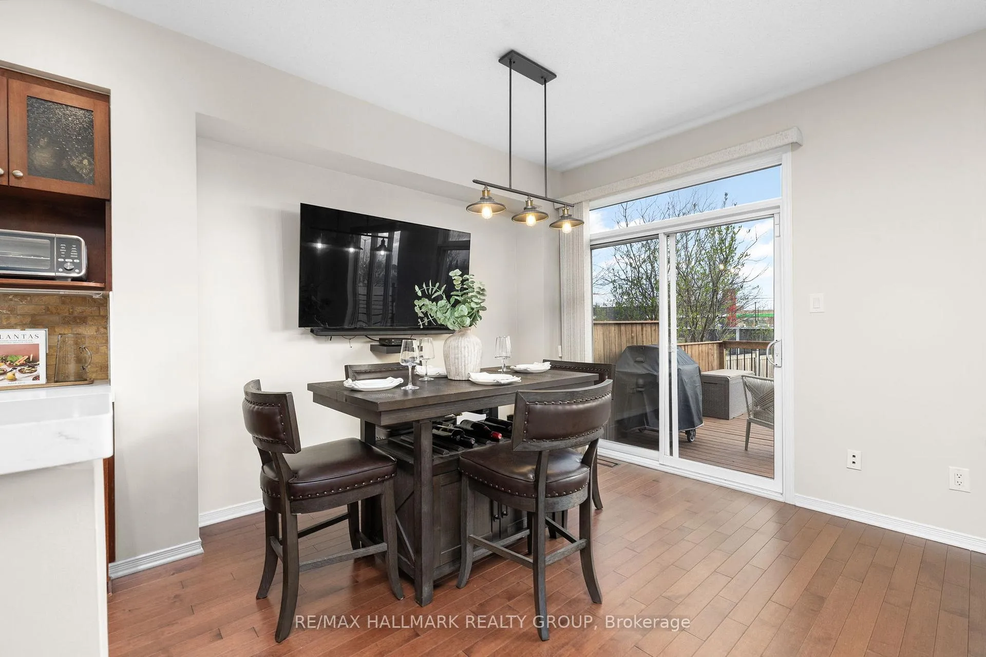 Photo 12 of 610 Everlasting Crescent, Ottawa, Springridge/East Village — HOMEH