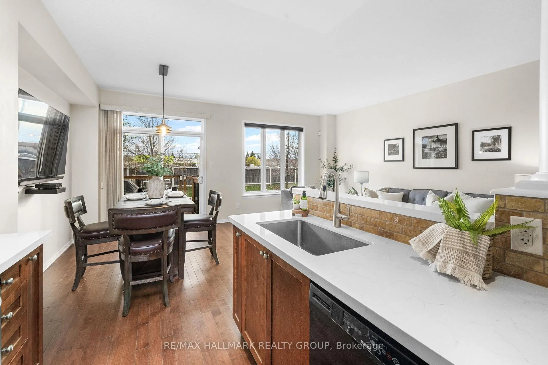 Photo 18 of 610 Everlasting Crescent, Ottawa, Springridge/East Village — HOMEH