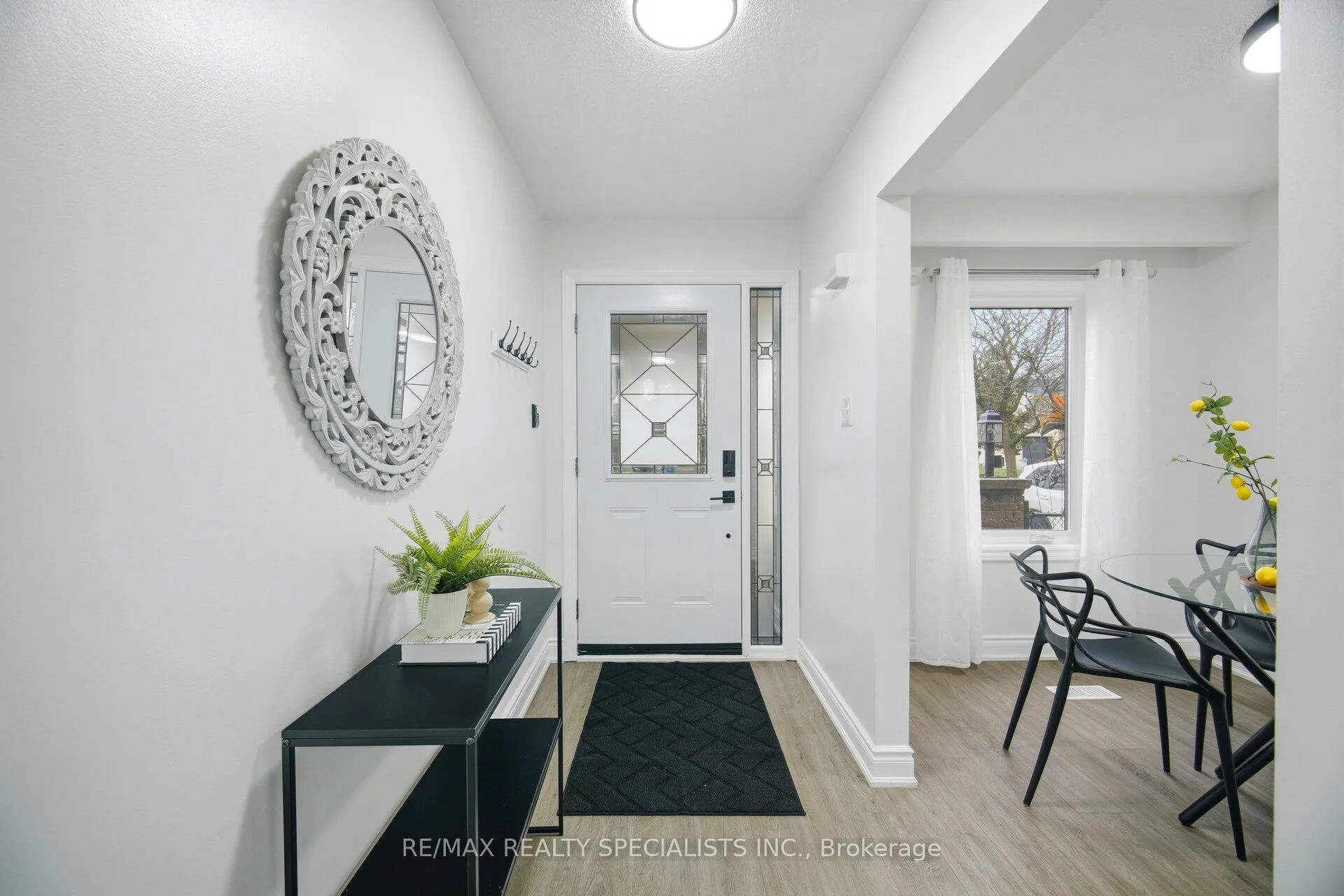 Photo 4 of 41 Weybridge Trail, Brampton, Madoc — HOMEH