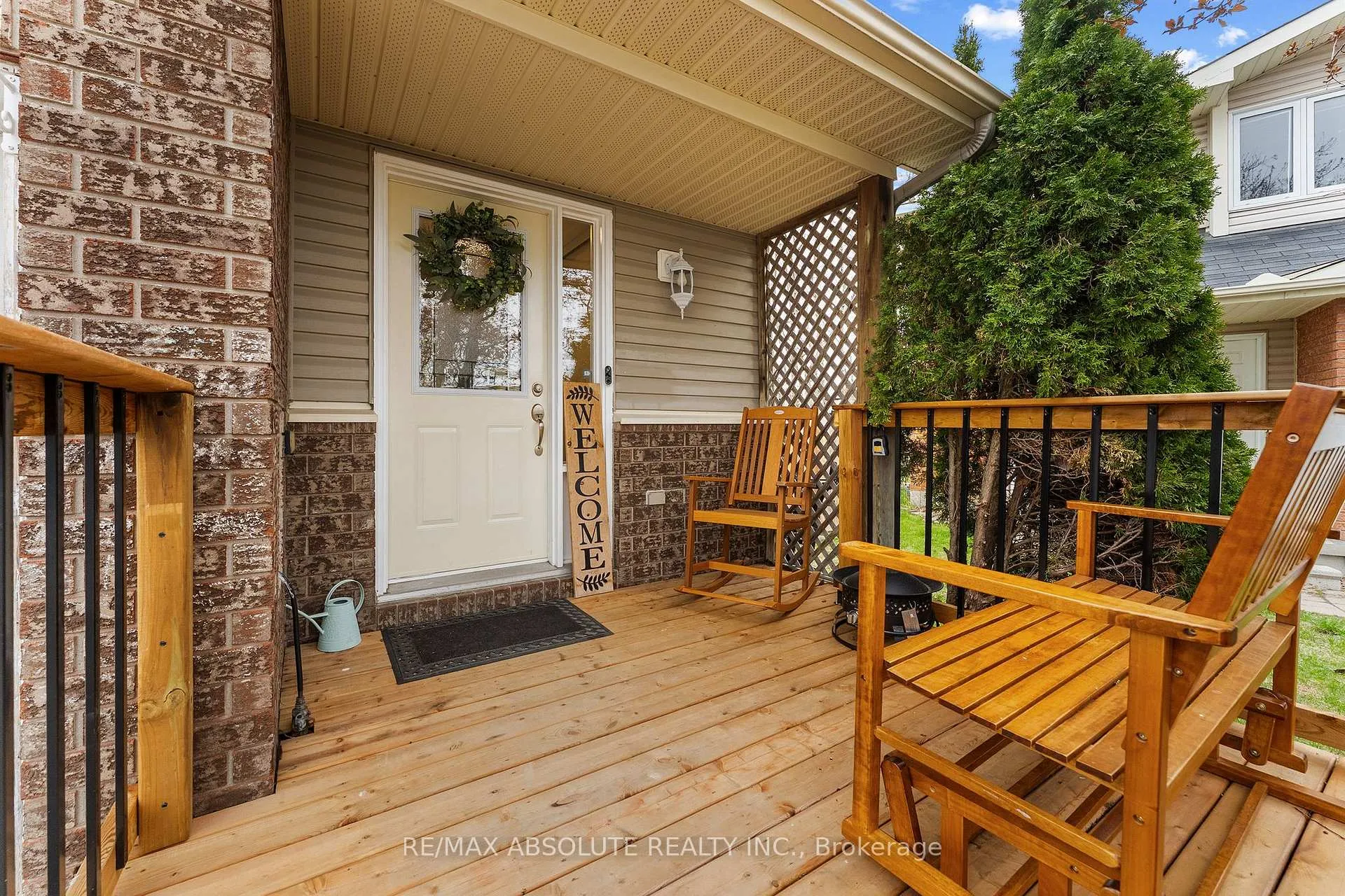 Photo 2 of 355 Fairbrooke Court, Arnprior — HOMEH