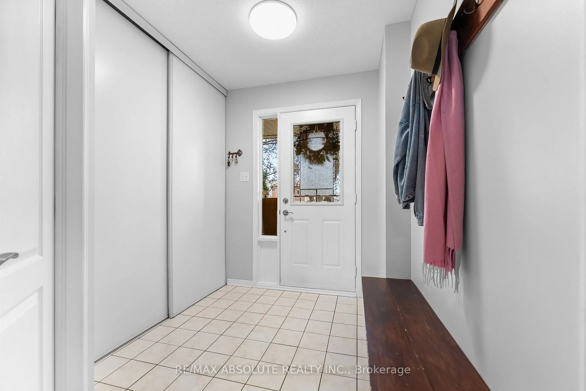 Photo 3 of 355 Fairbrooke Court, Arnprior — HOMEH