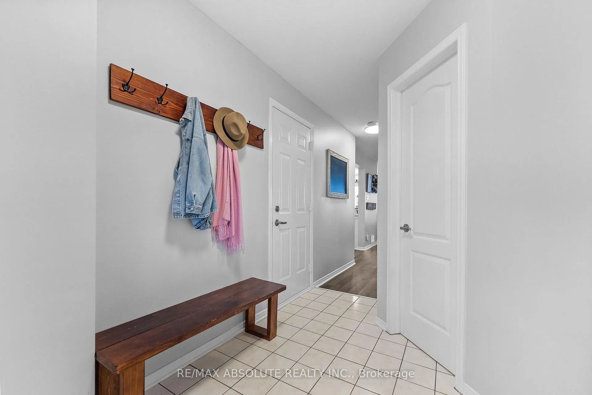 Photo 4 of 355 Fairbrooke Court, Arnprior — HOMEH