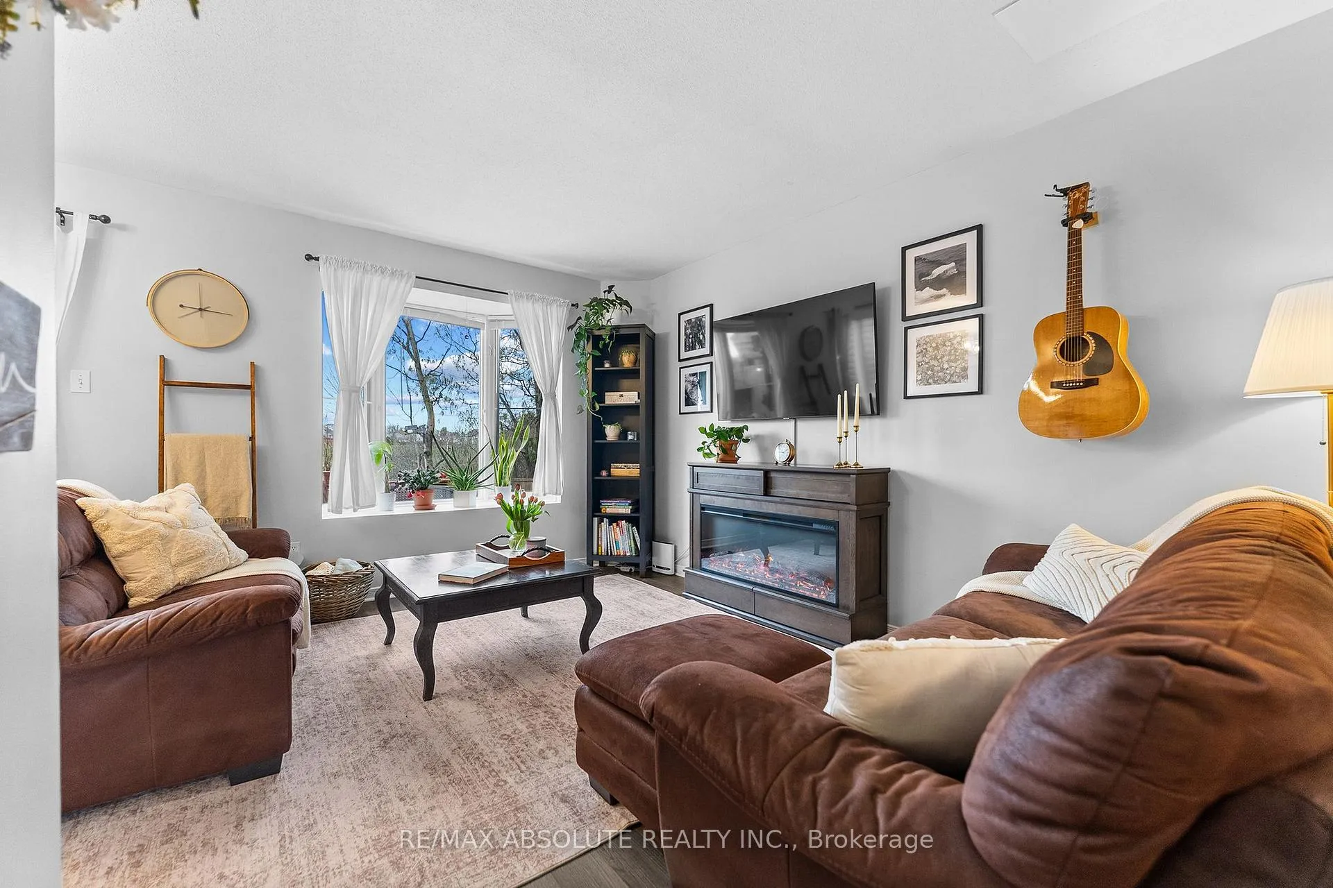 Photo 6 of 355 Fairbrooke Court, Arnprior — HOMEH