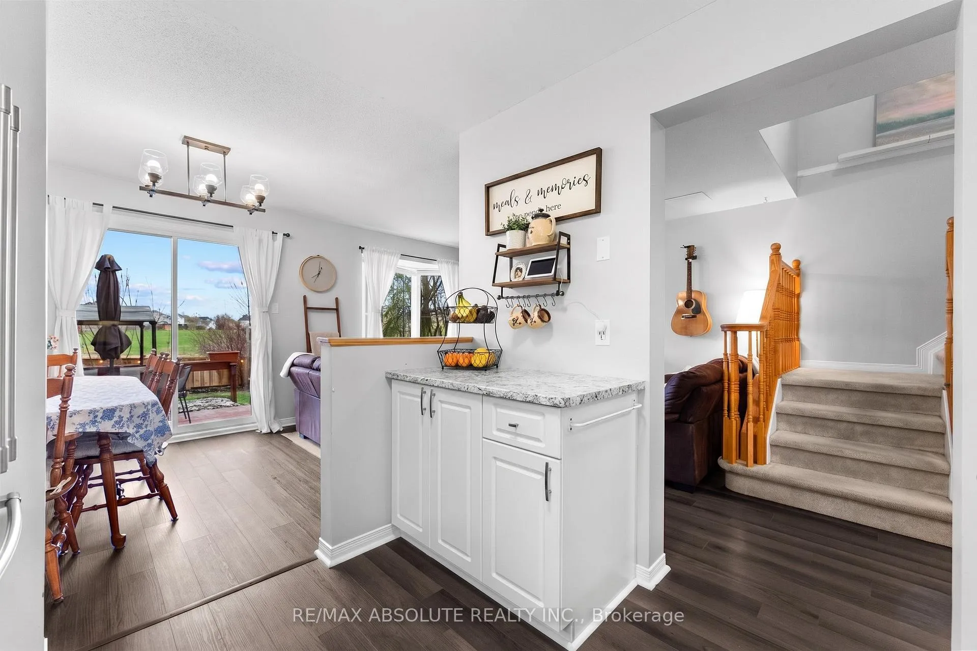 Photo 9 of 355 Fairbrooke Court, Arnprior — HOMEH