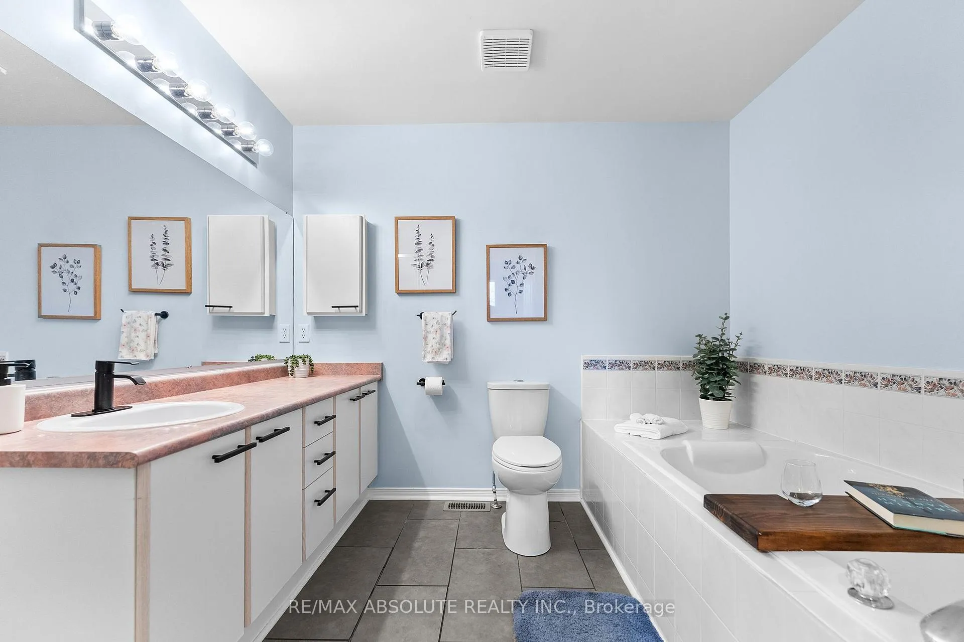 Photo 15 of 355 Fairbrooke Court, Arnprior — HOMEH