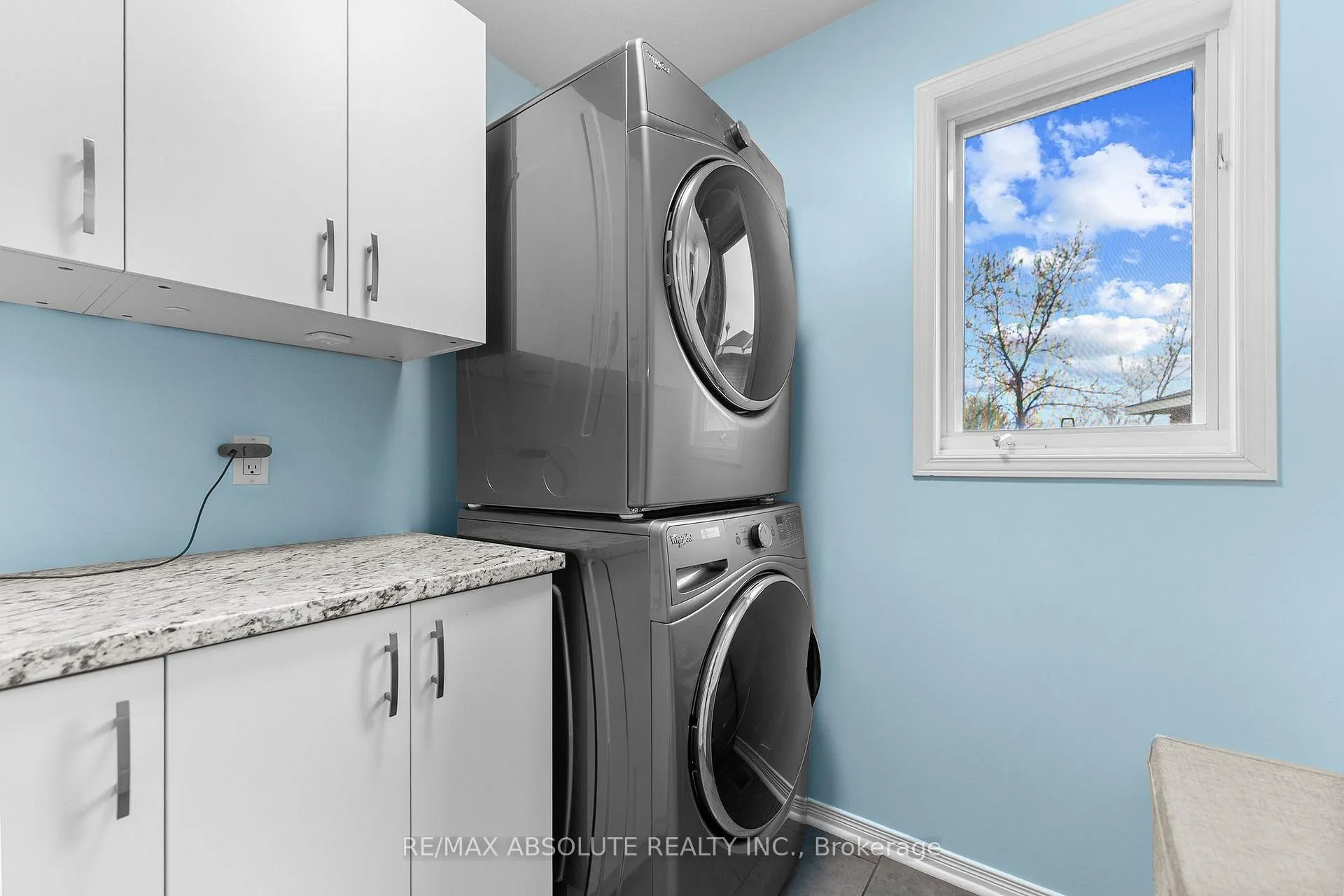 Photo 20 of 355 Fairbrooke Court, Arnprior — HOMEH