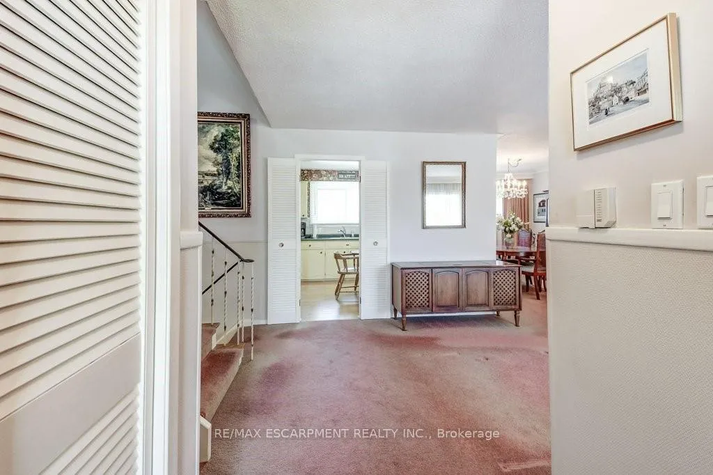 Photo 8 of 4356 Dublin Crescent, Burlington, Shoreacres — HOMEH