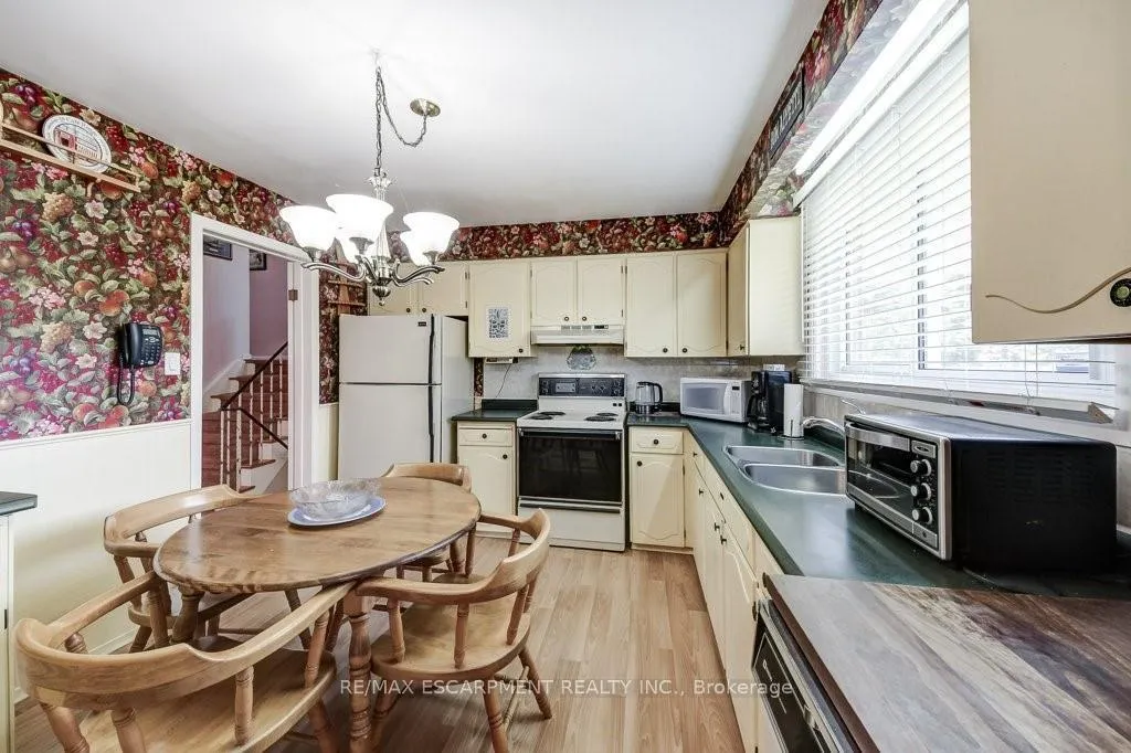 Photo 15 of 4356 Dublin Crescent, Burlington, Shoreacres — HOMEH