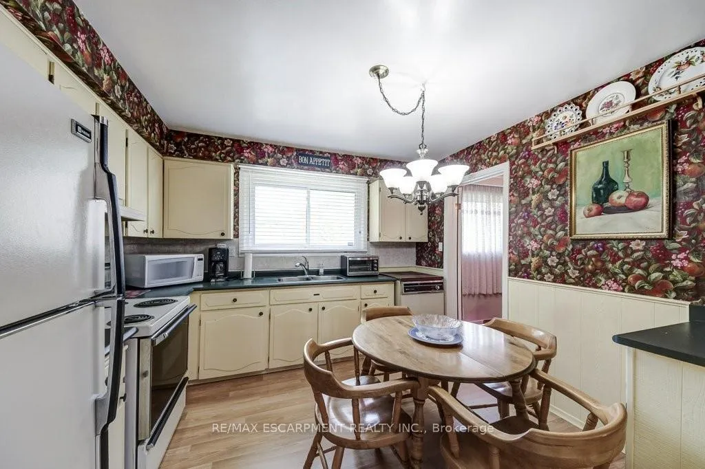 Photo 16 of 4356 Dublin Crescent, Burlington, Shoreacres — HOMEH