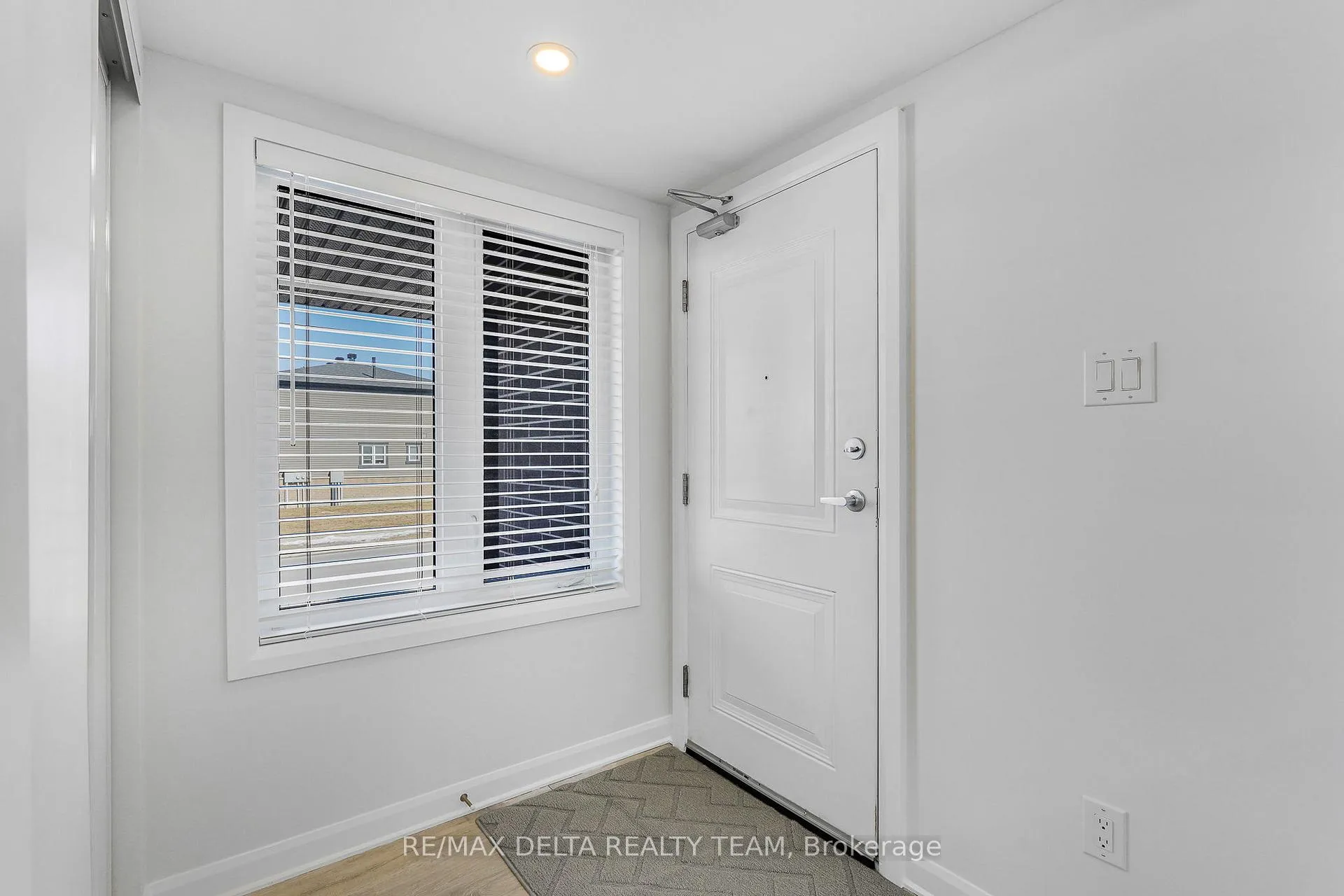 Photo 3 of Unit D, 516 Decoeur Drive, Ottawa, Avalon West — HOMEH