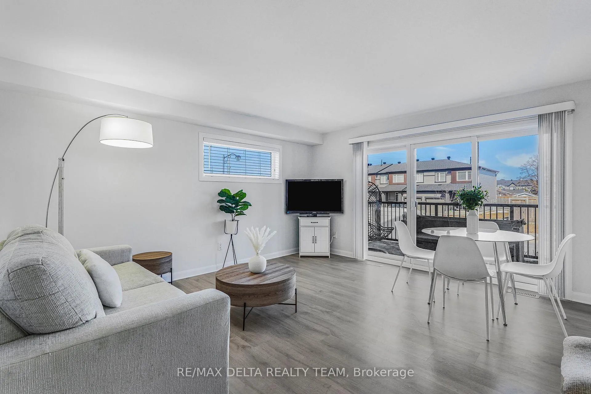 Photo 4 of Unit D, 516 Decoeur Drive, Ottawa, Avalon West — HOMEH
