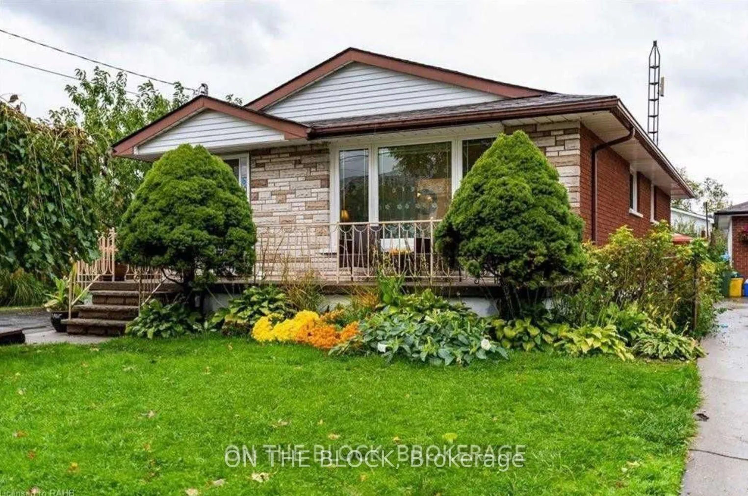 Front of Unit Upper, 151 Nugent Drive