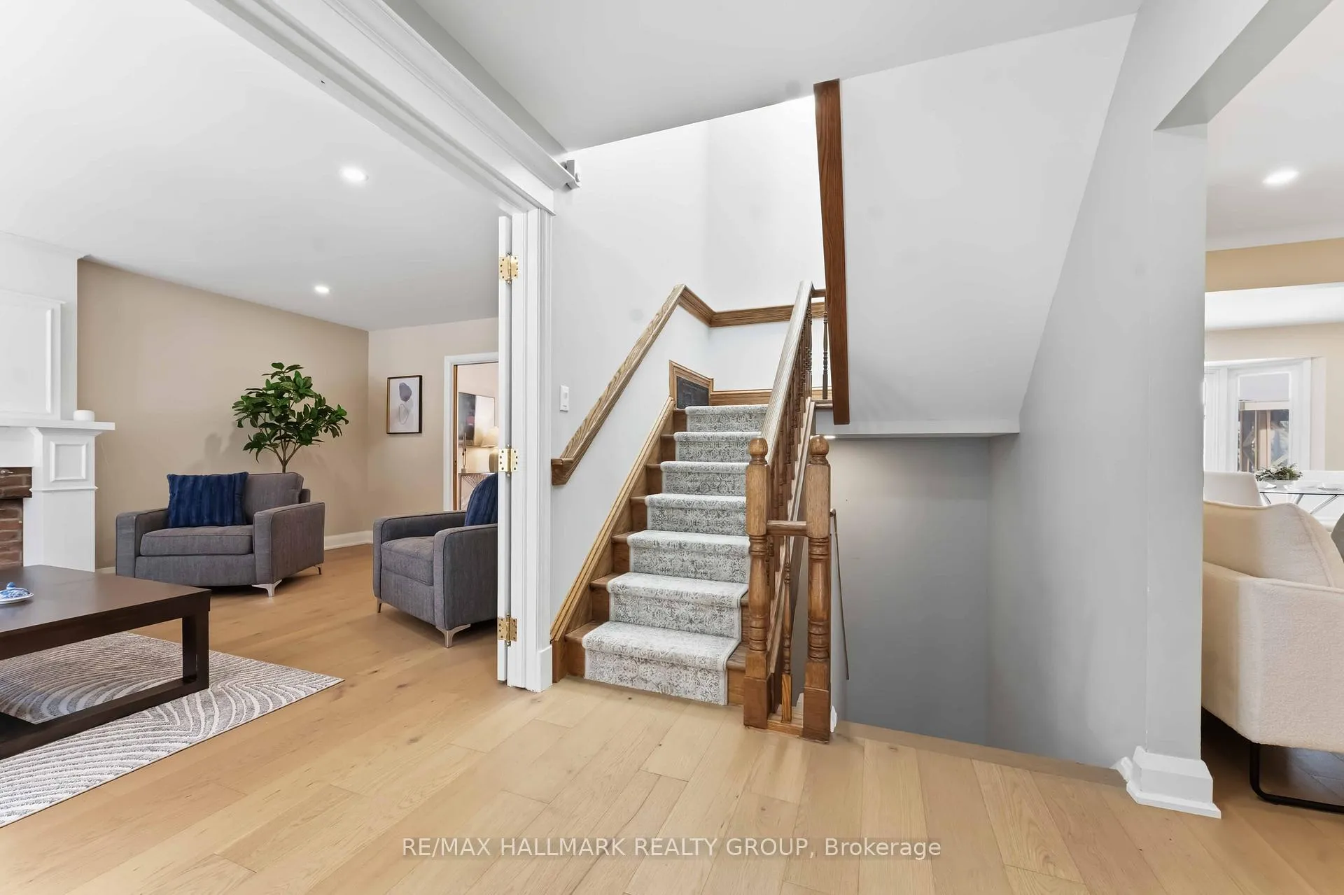 Photo 2 of 19 Kingsford Crescent, Ottawa, Kanata - Beaverbrook — HOMEH