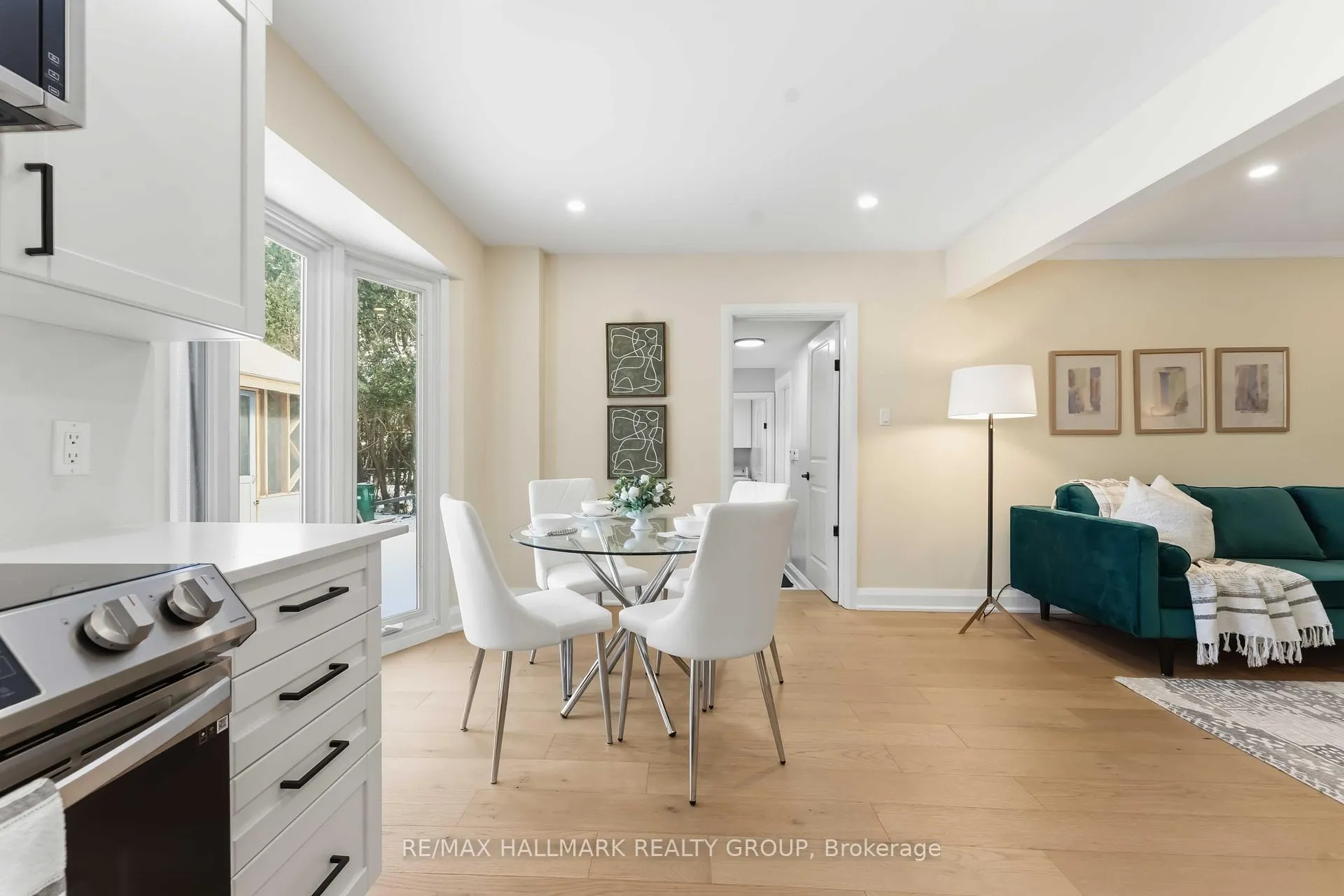 Photo 11 of 19 Kingsford Crescent, Ottawa, Kanata - Beaverbrook — HOMEH