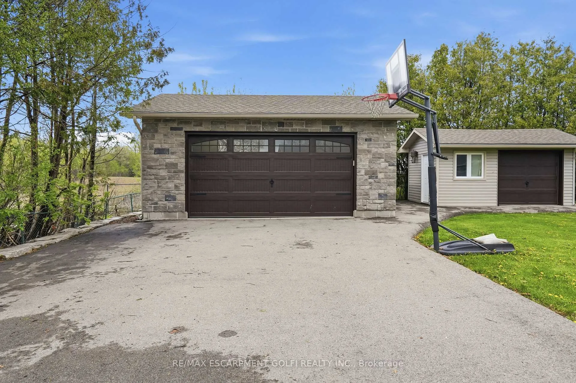 Photo 4 of 2114 Golf Club Road, Hamilton, Rural Glanbrook — HOMEH