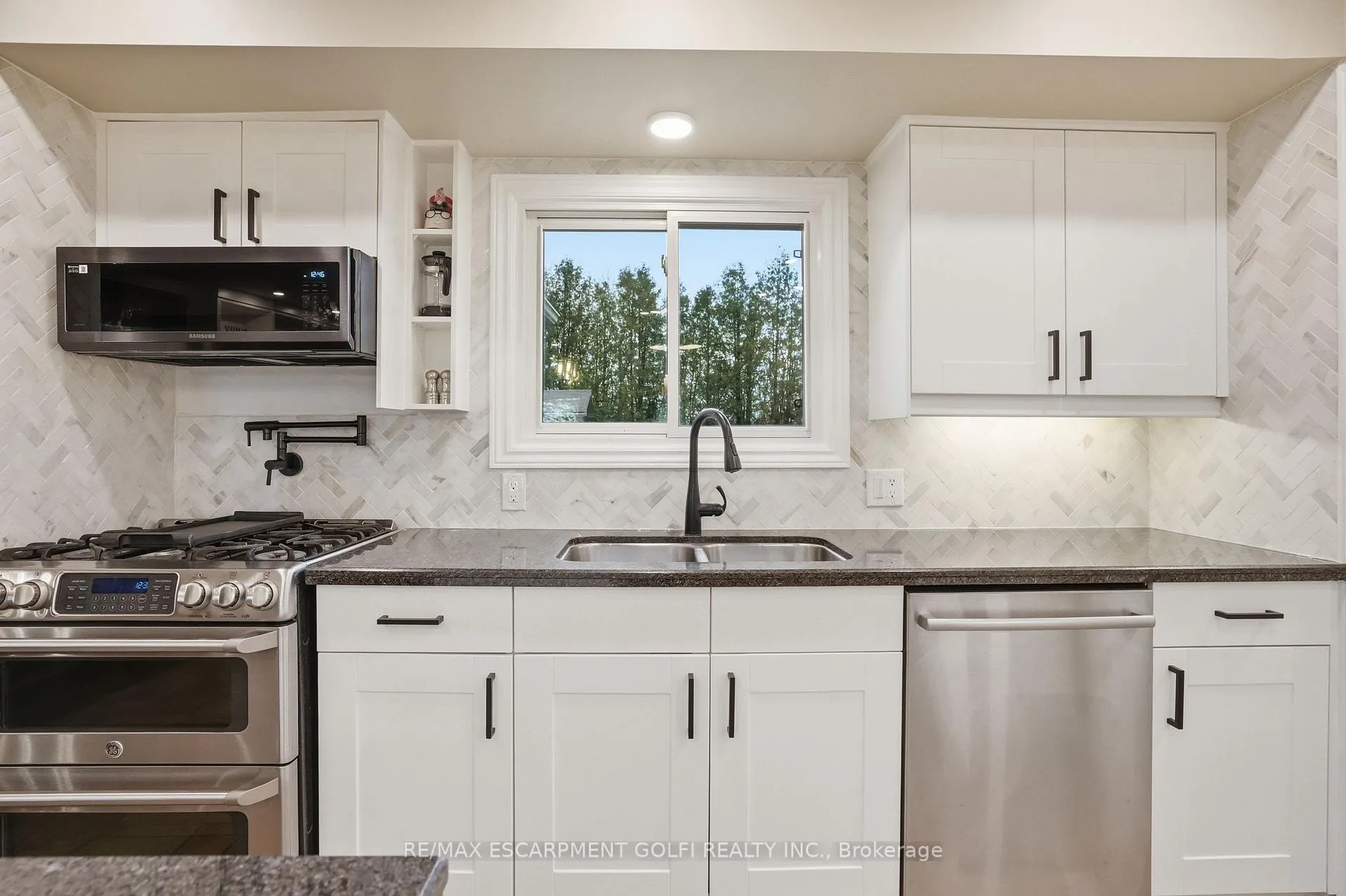 Photo 10 of 2114 Golf Club Road, Hamilton, Rural Glanbrook — HOMEH