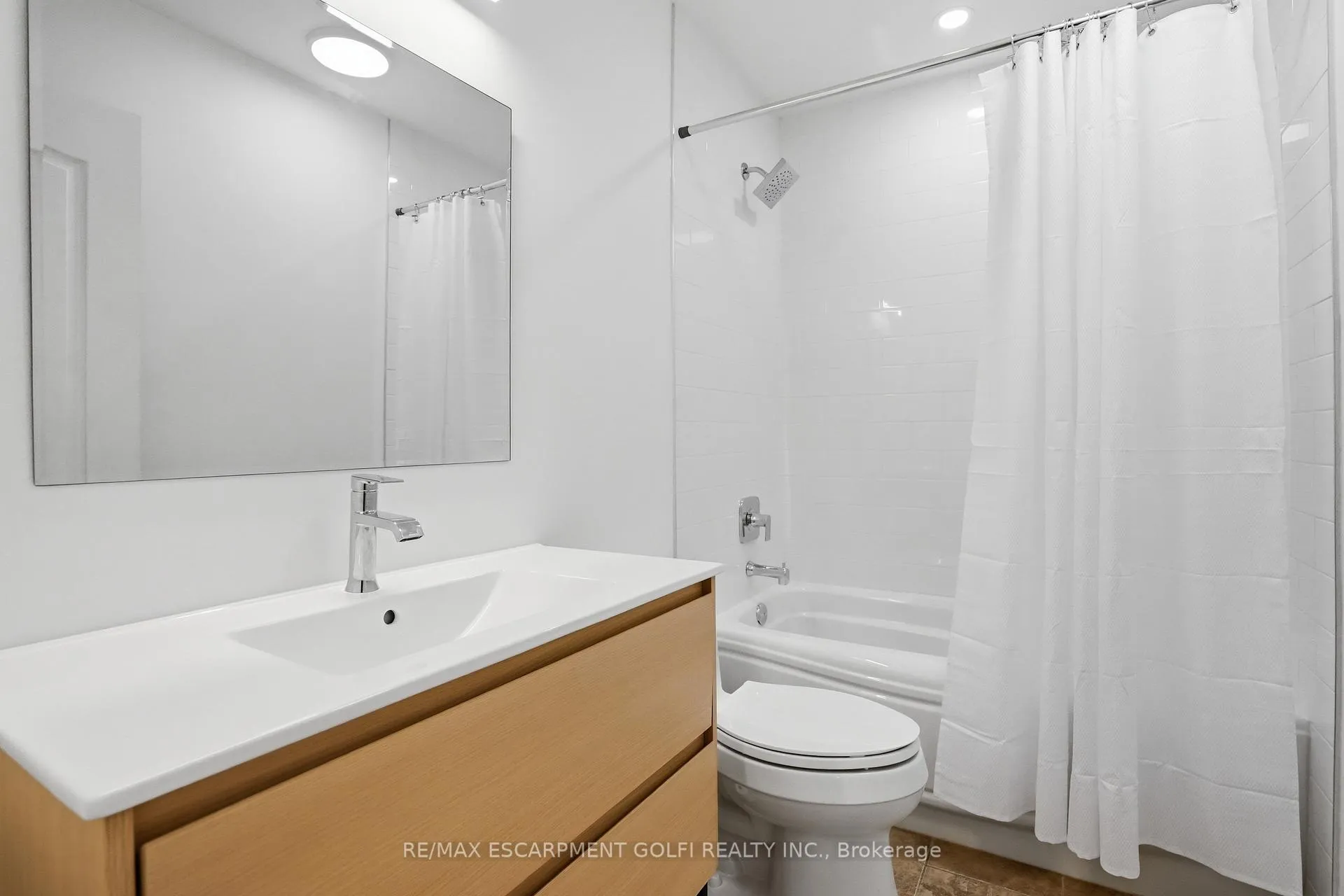 Photo 14 of 2114 Golf Club Road, Hamilton, Rural Glanbrook — HOMEH