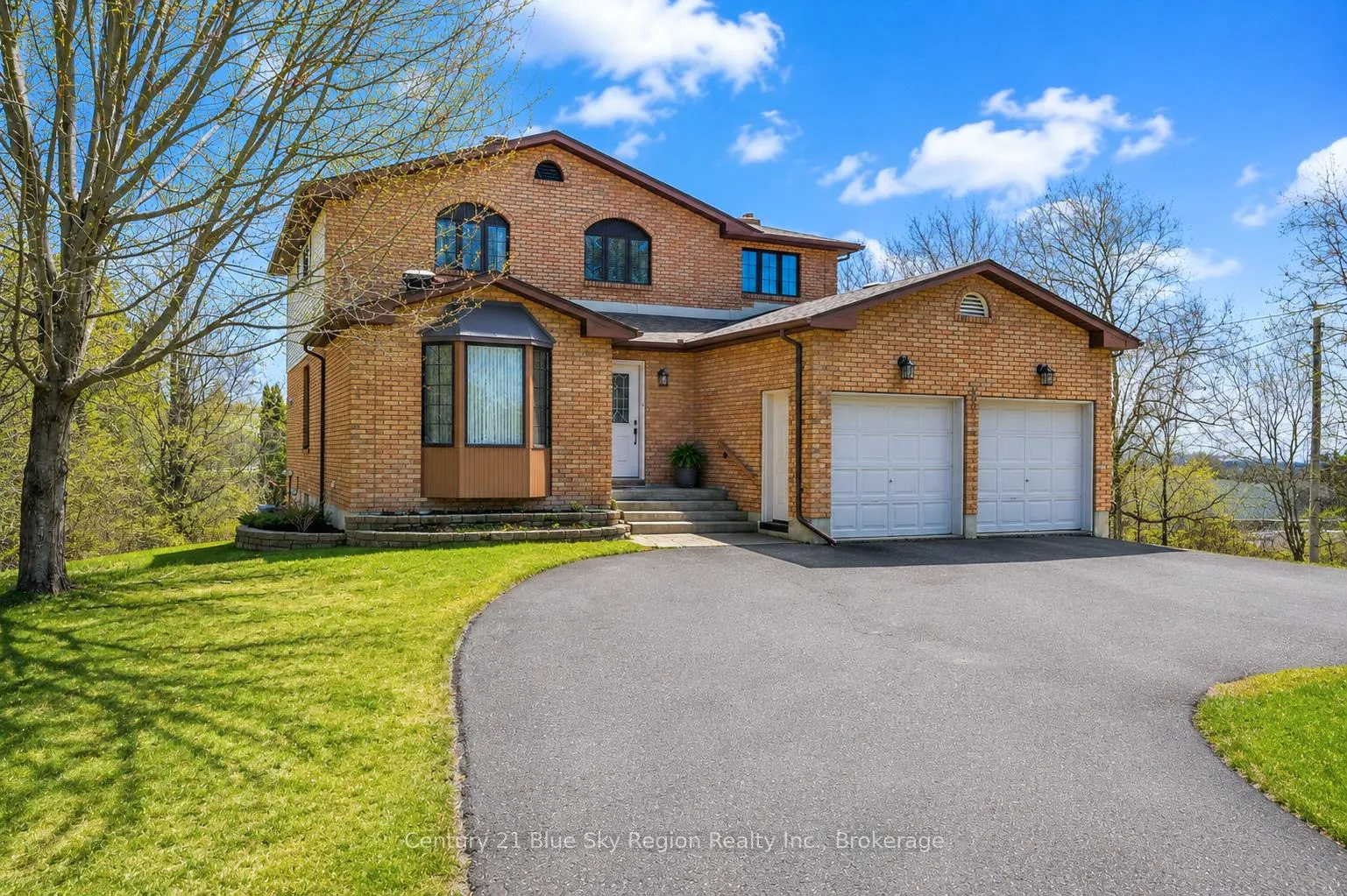 Front of 823 Golf Club Road