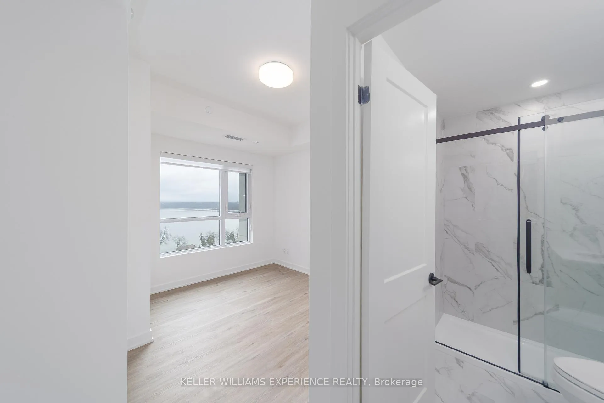 Photo 5 of Unit 808, 56 Lakeside Terrace, Barrie, Little Lake — HOMEH