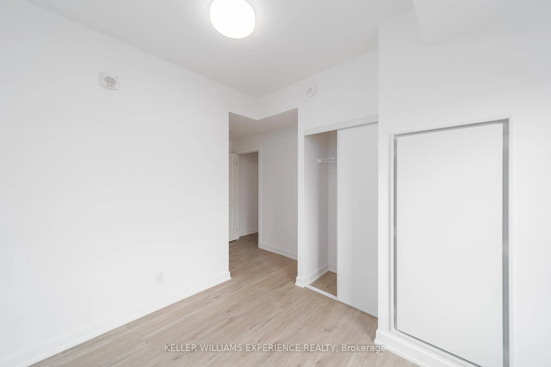 Photo 8 of Unit 808, 56 Lakeside Terrace, Barrie, Little Lake — HOMEH
