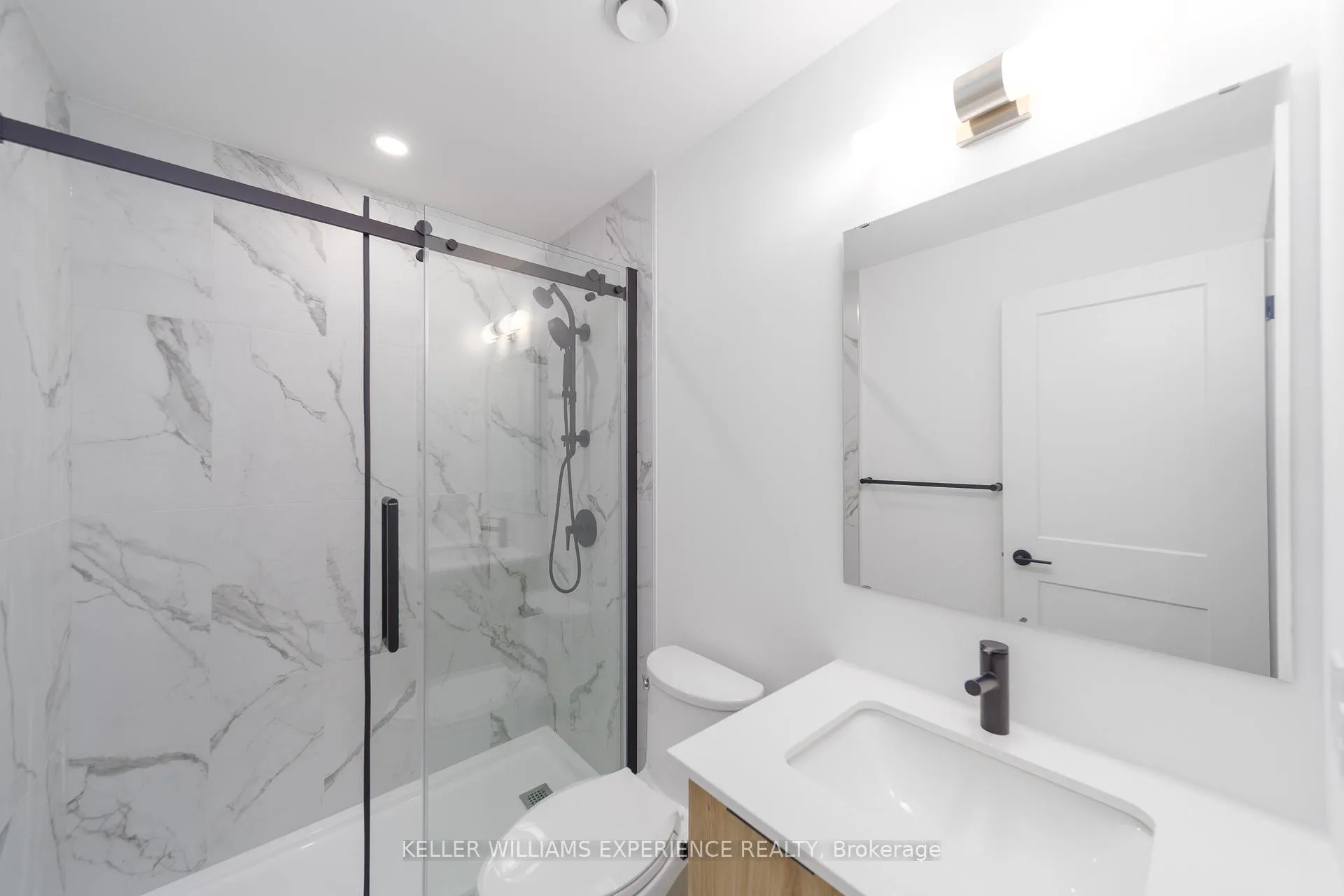 Photo 9 of Unit 808, 56 Lakeside Terrace, Barrie, Little Lake — HOMEH