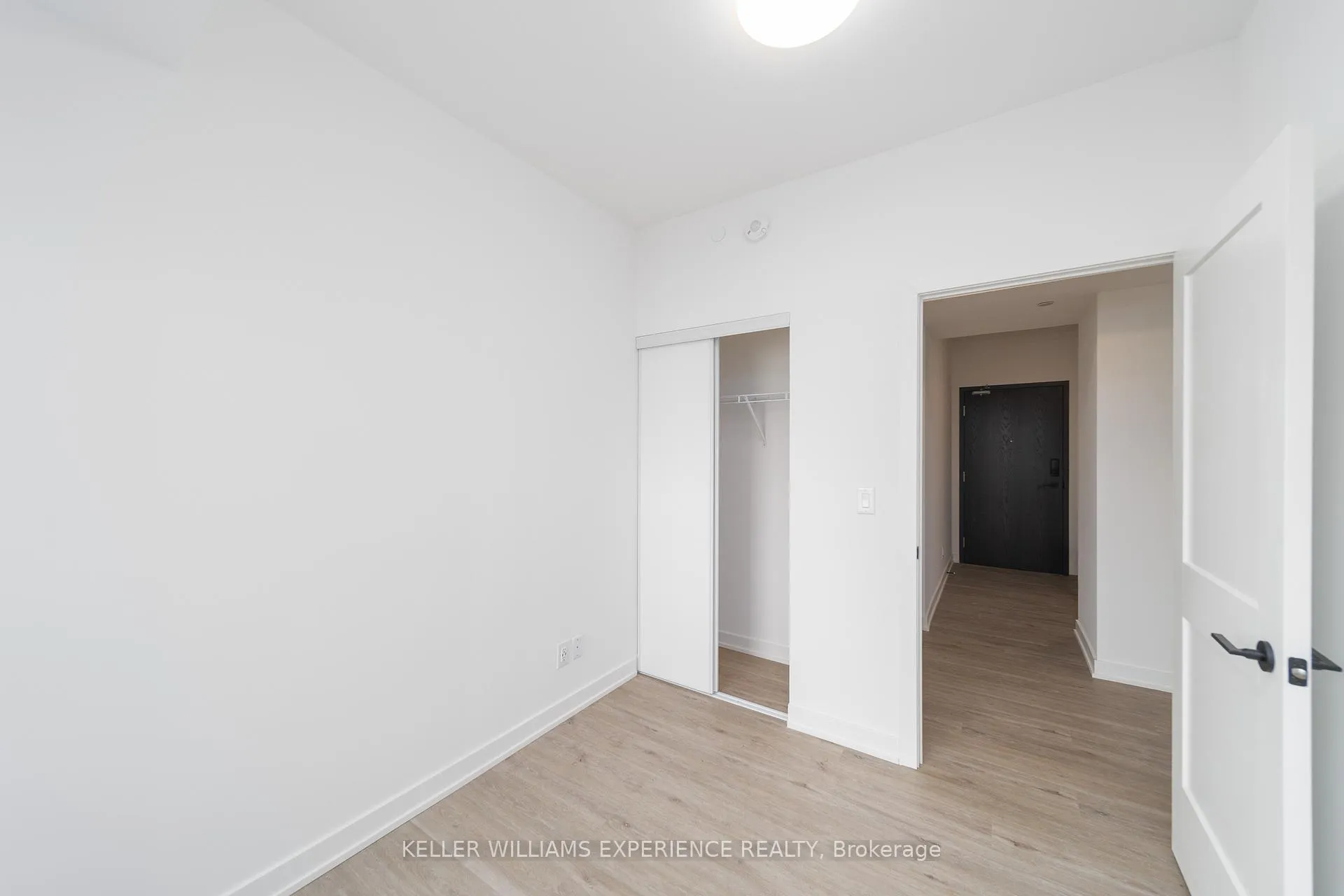 Photo 12 of Unit 808, 56 Lakeside Terrace, Barrie, Little Lake — HOMEH