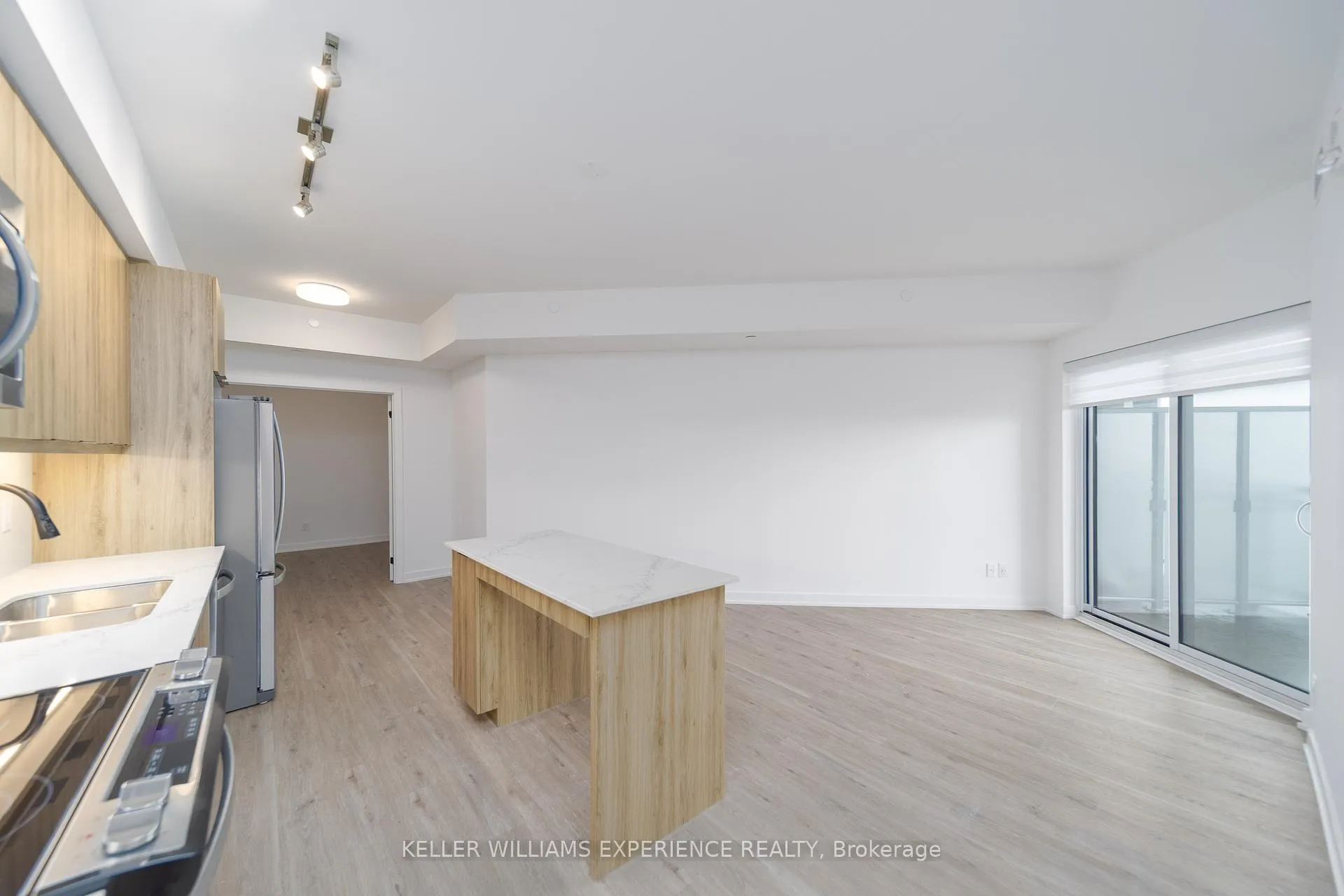 Photo 14 of Unit 808, 56 Lakeside Terrace, Barrie, Little Lake — HOMEH