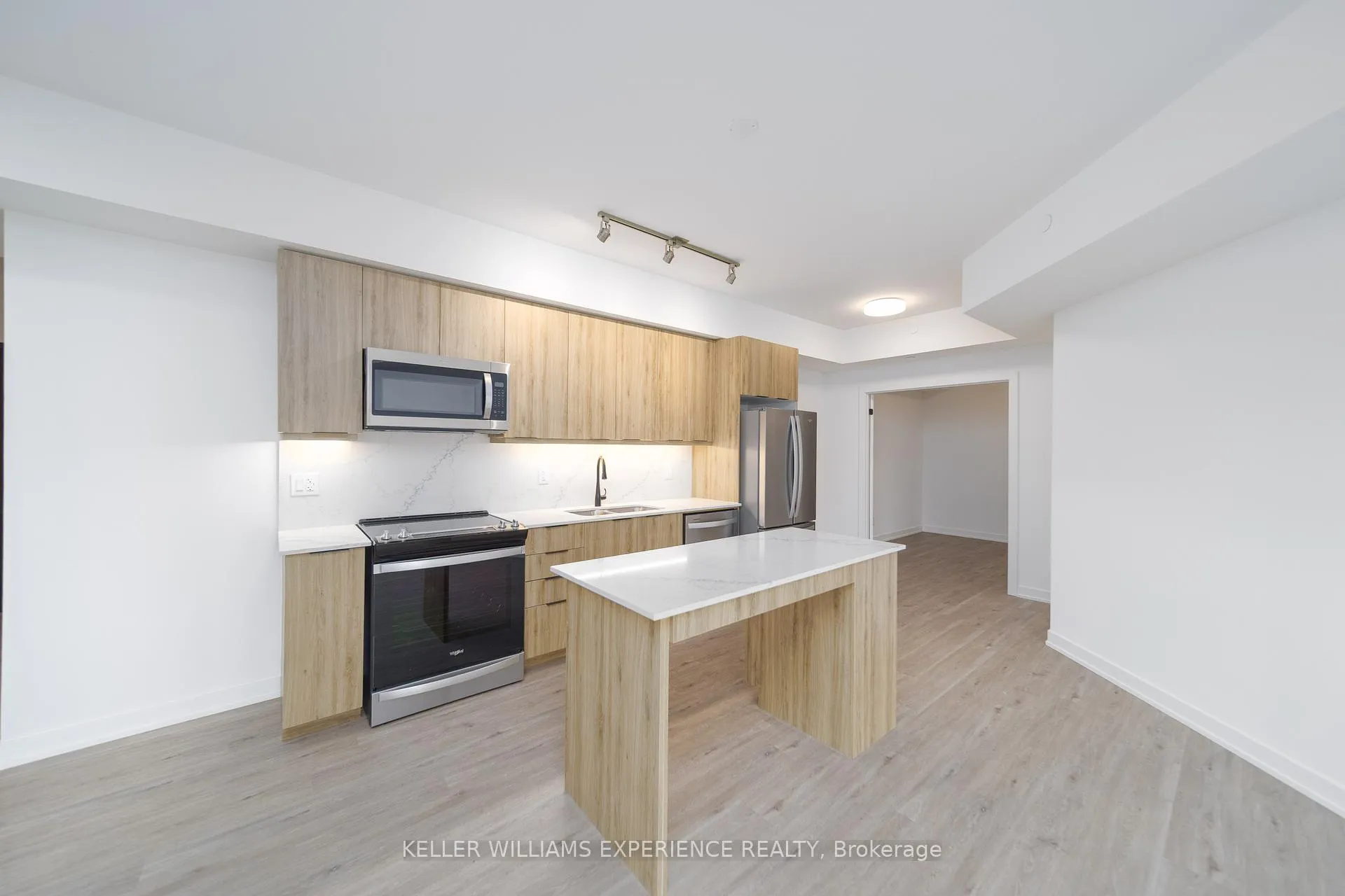 Photo 15 of Unit 808, 56 Lakeside Terrace, Barrie, Little Lake — HOMEH