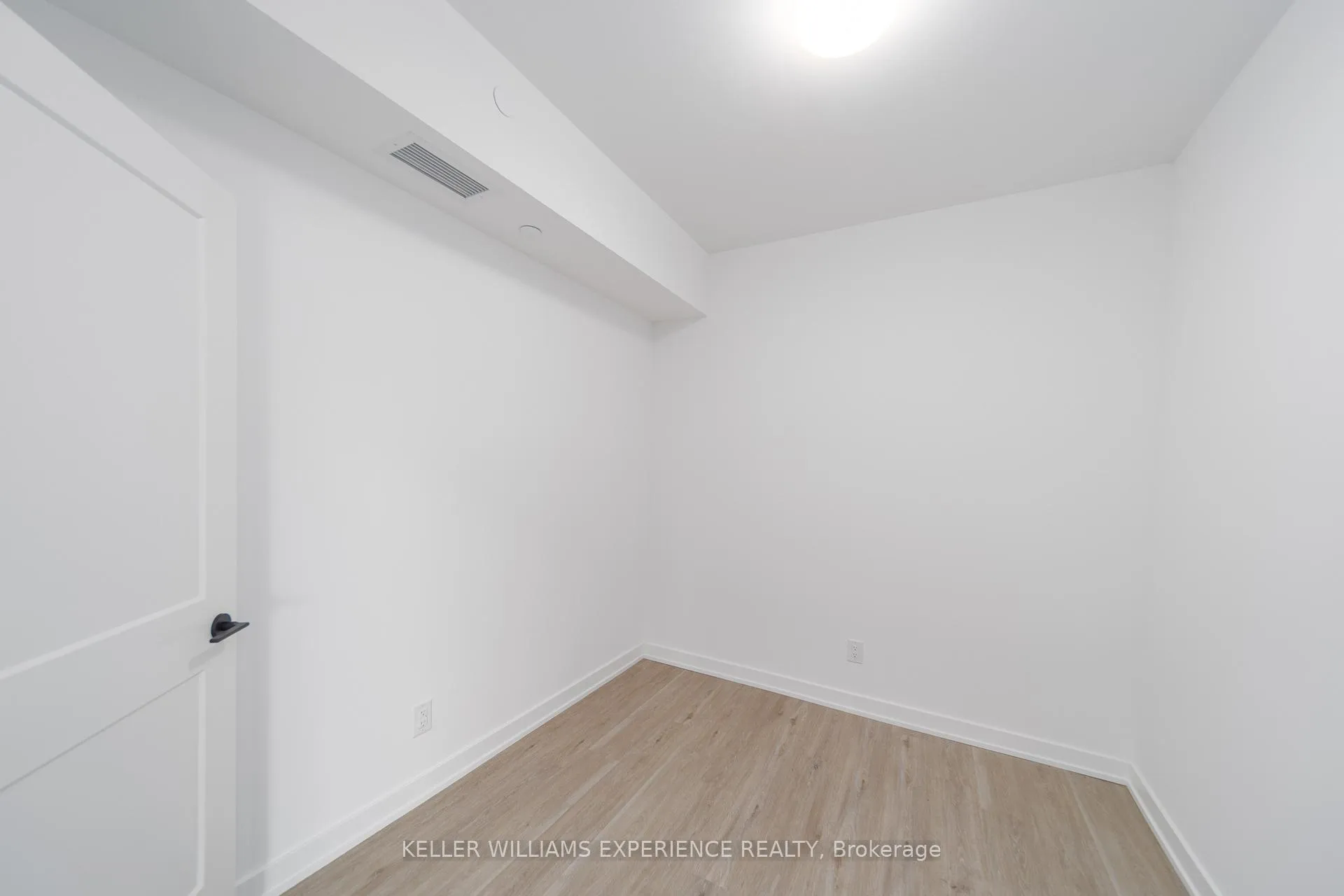 Photo 17 of Unit 808, 56 Lakeside Terrace, Barrie, Little Lake — HOMEH