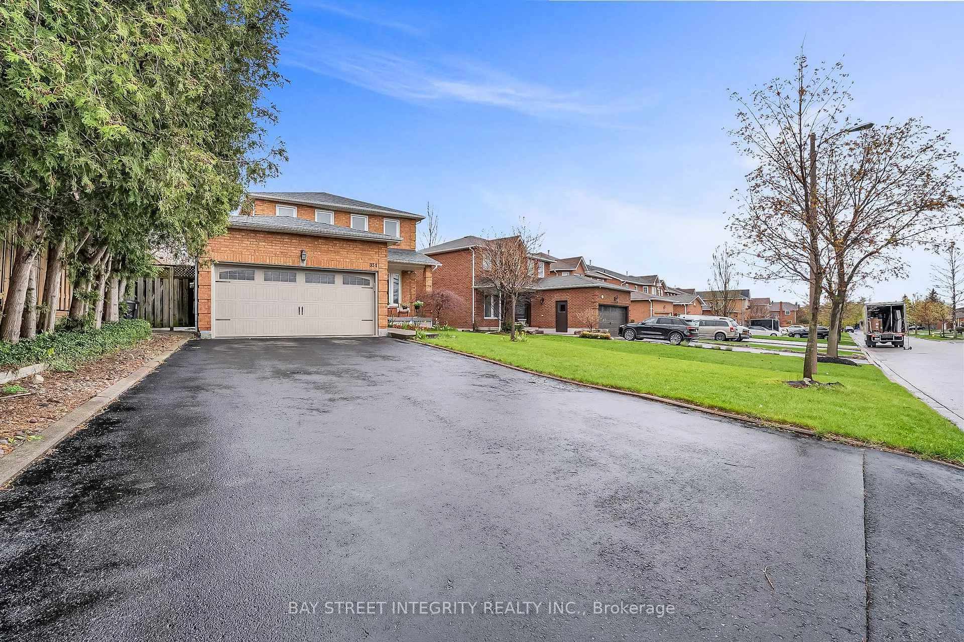 Photo 3 of 354 Waterside Crescent, Vaughan, Maple — HOMEH